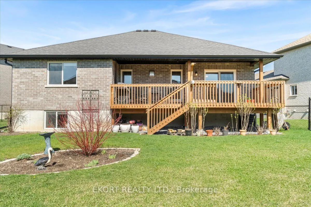 64 Farmington Crescent