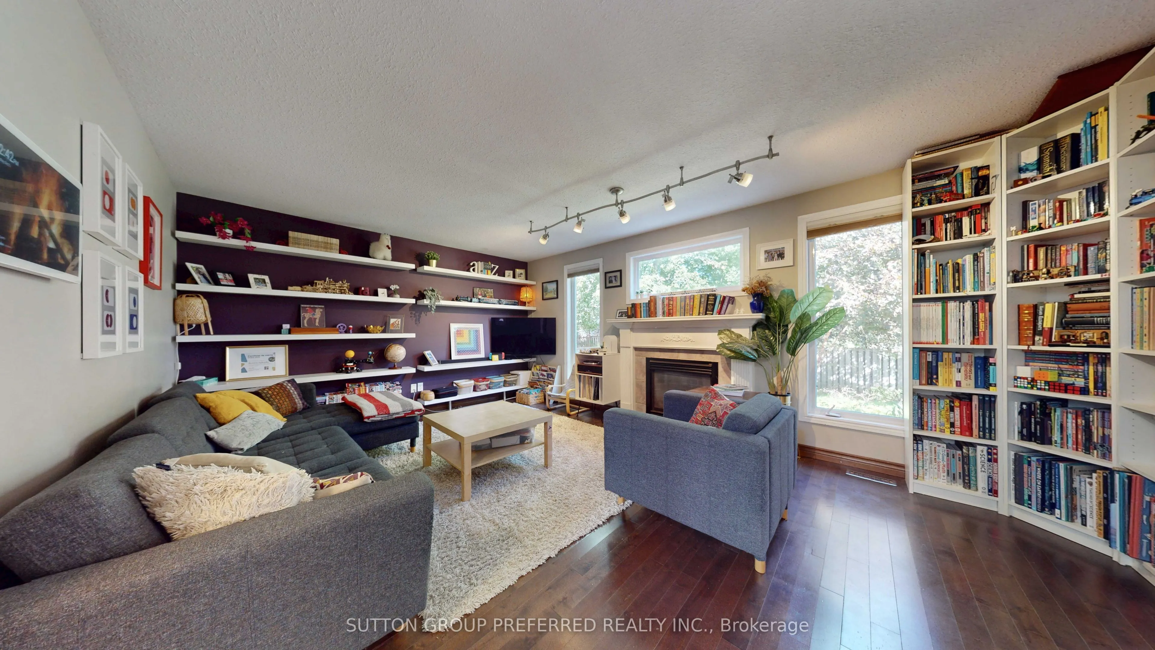 105 Richmeadow Crescent