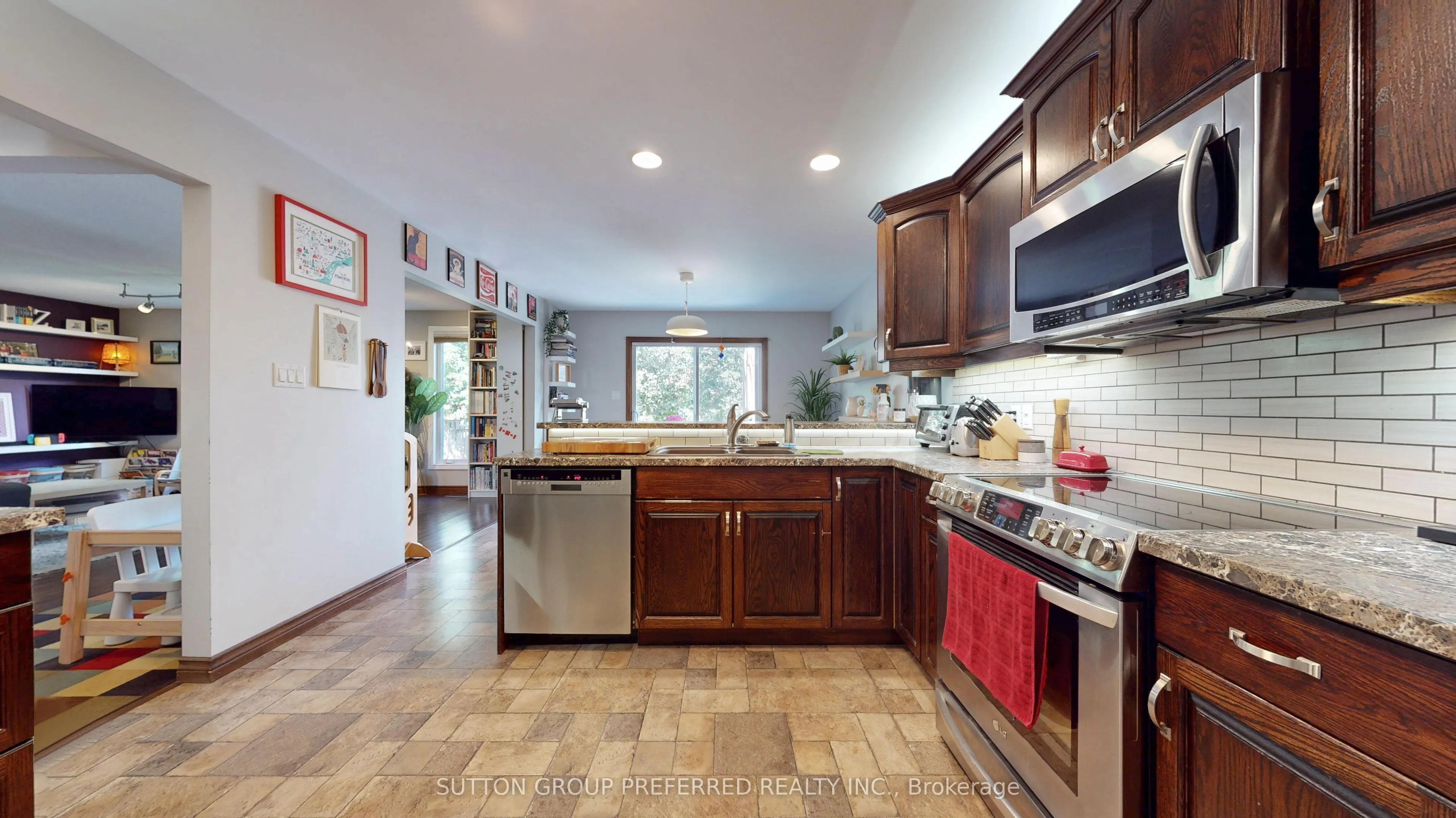 105 Richmeadow Crescent