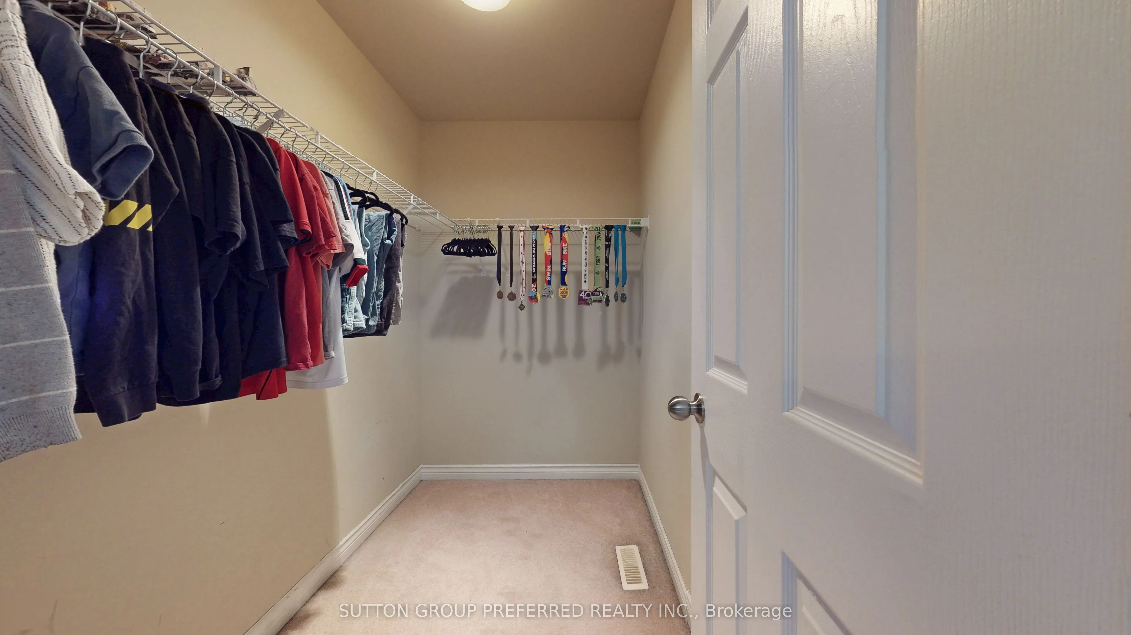 105 Richmeadow Crescent
