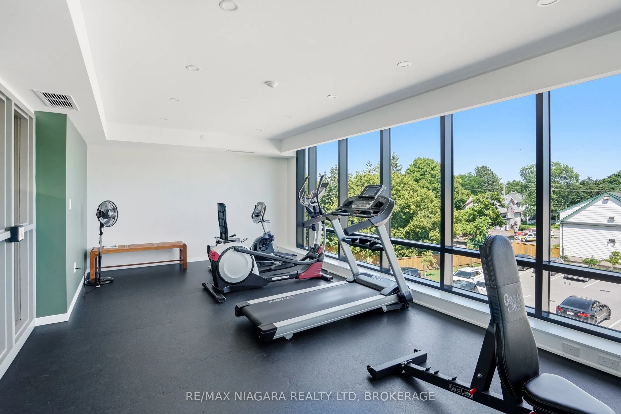 3998 Victoria Avenue #405