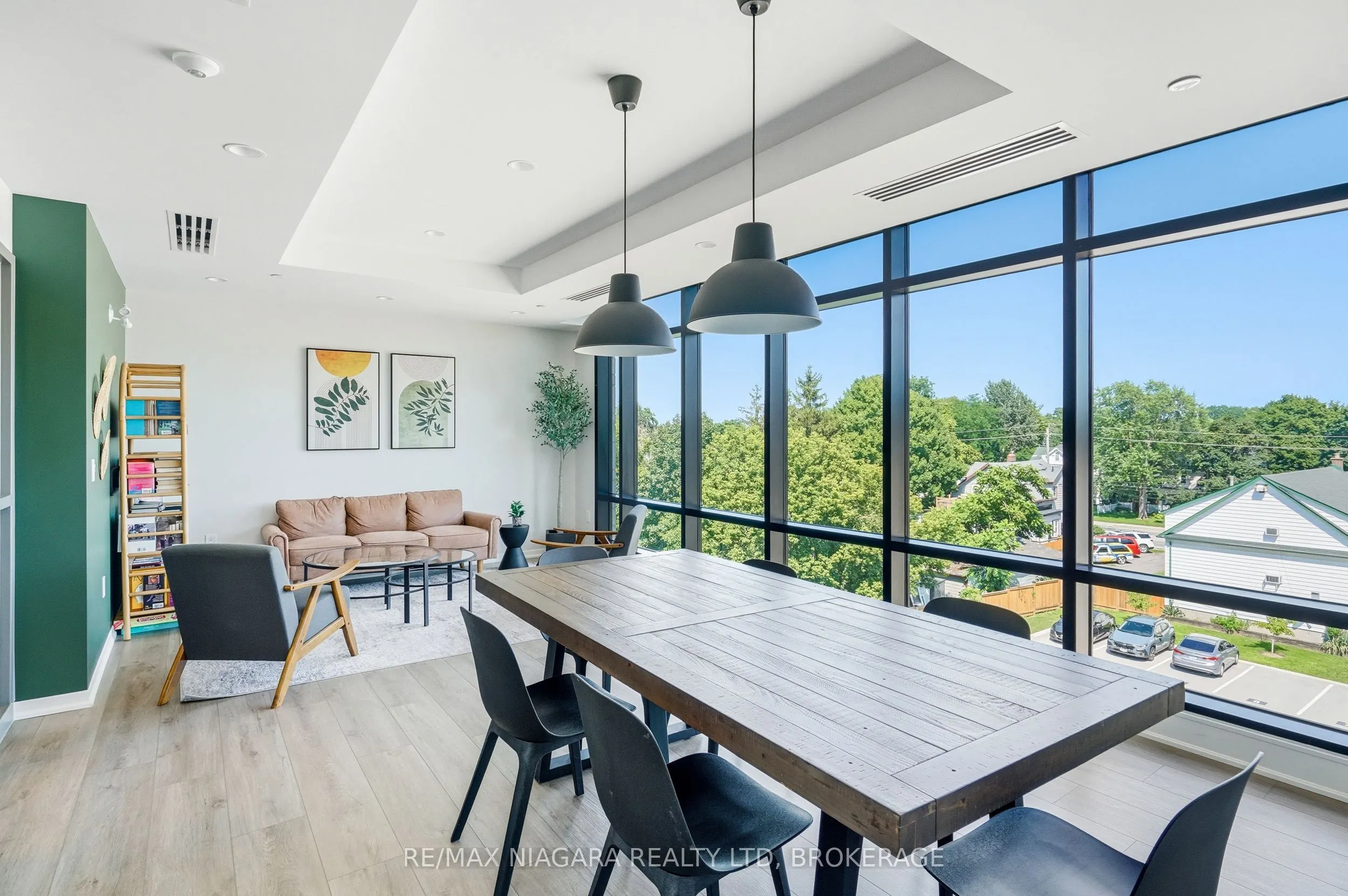 3998 Victoria Avenue #405