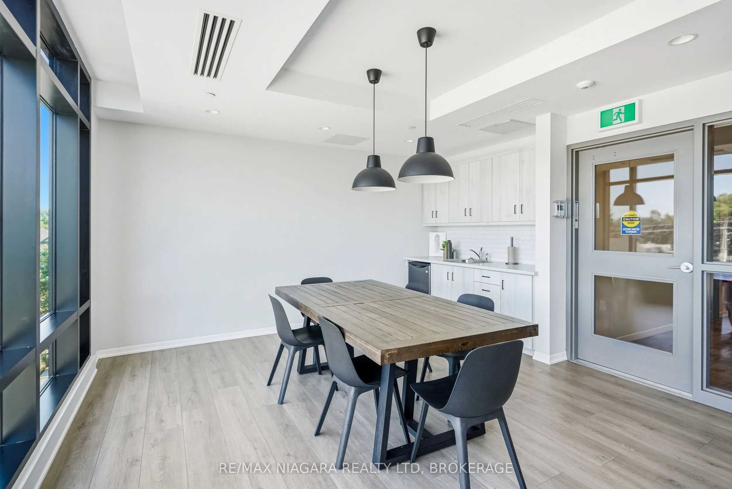 3998 Victoria Avenue #405