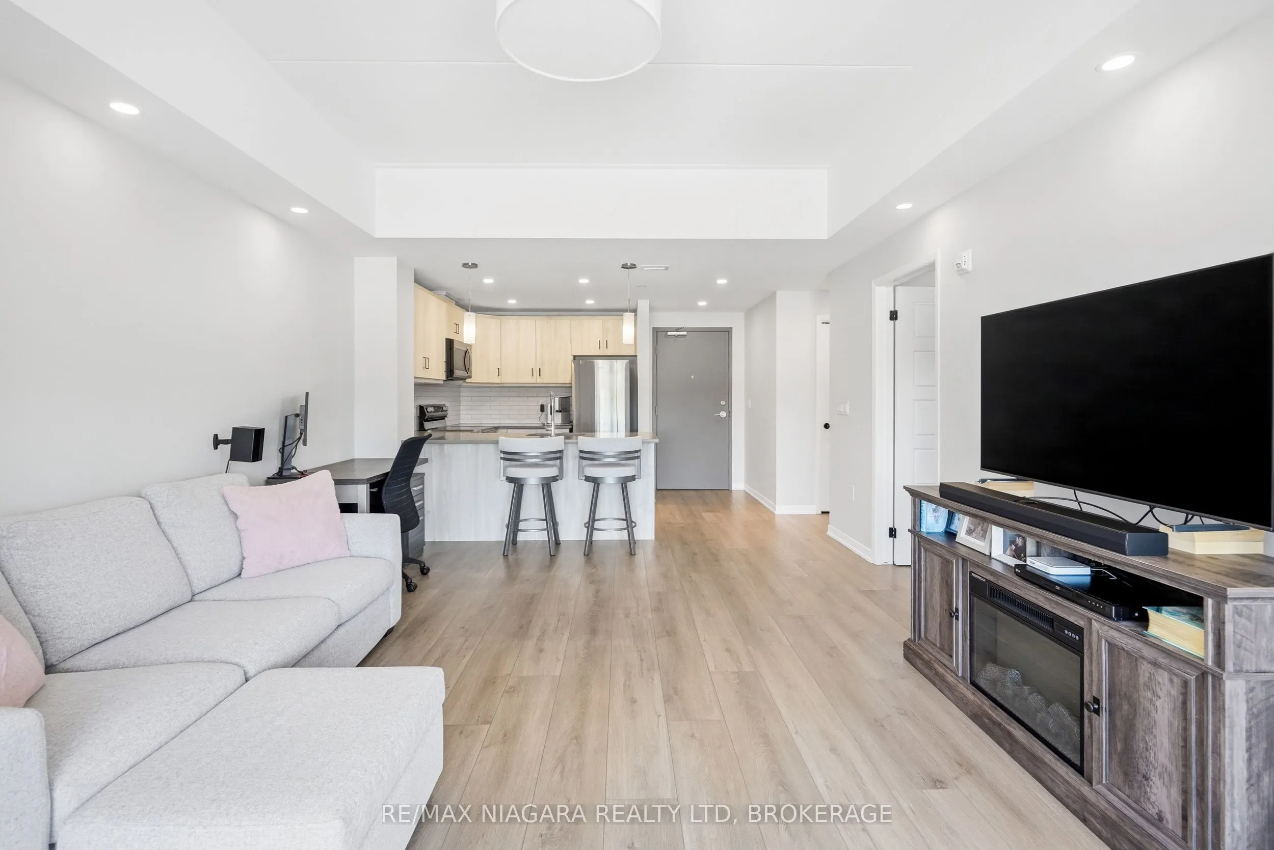 3998 Victoria Avenue #405