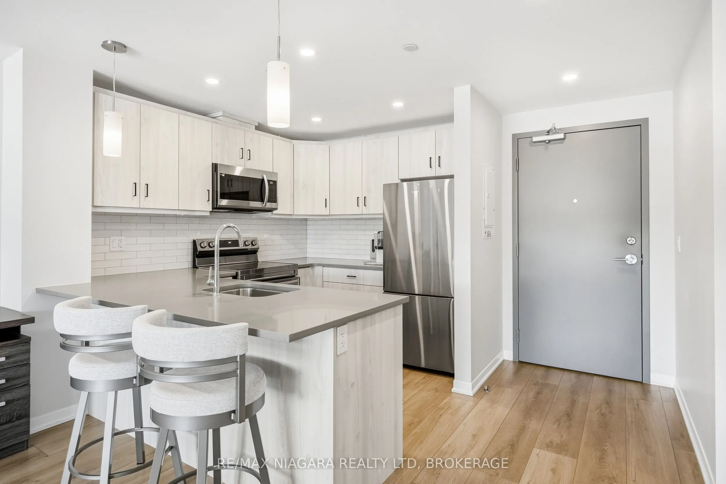 3998 Victoria Avenue #405