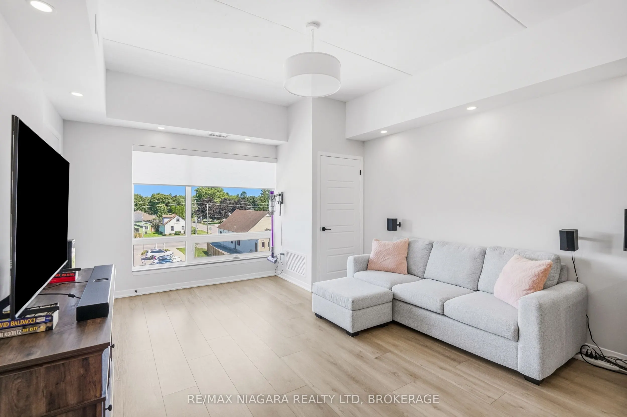 3998 Victoria Avenue #405