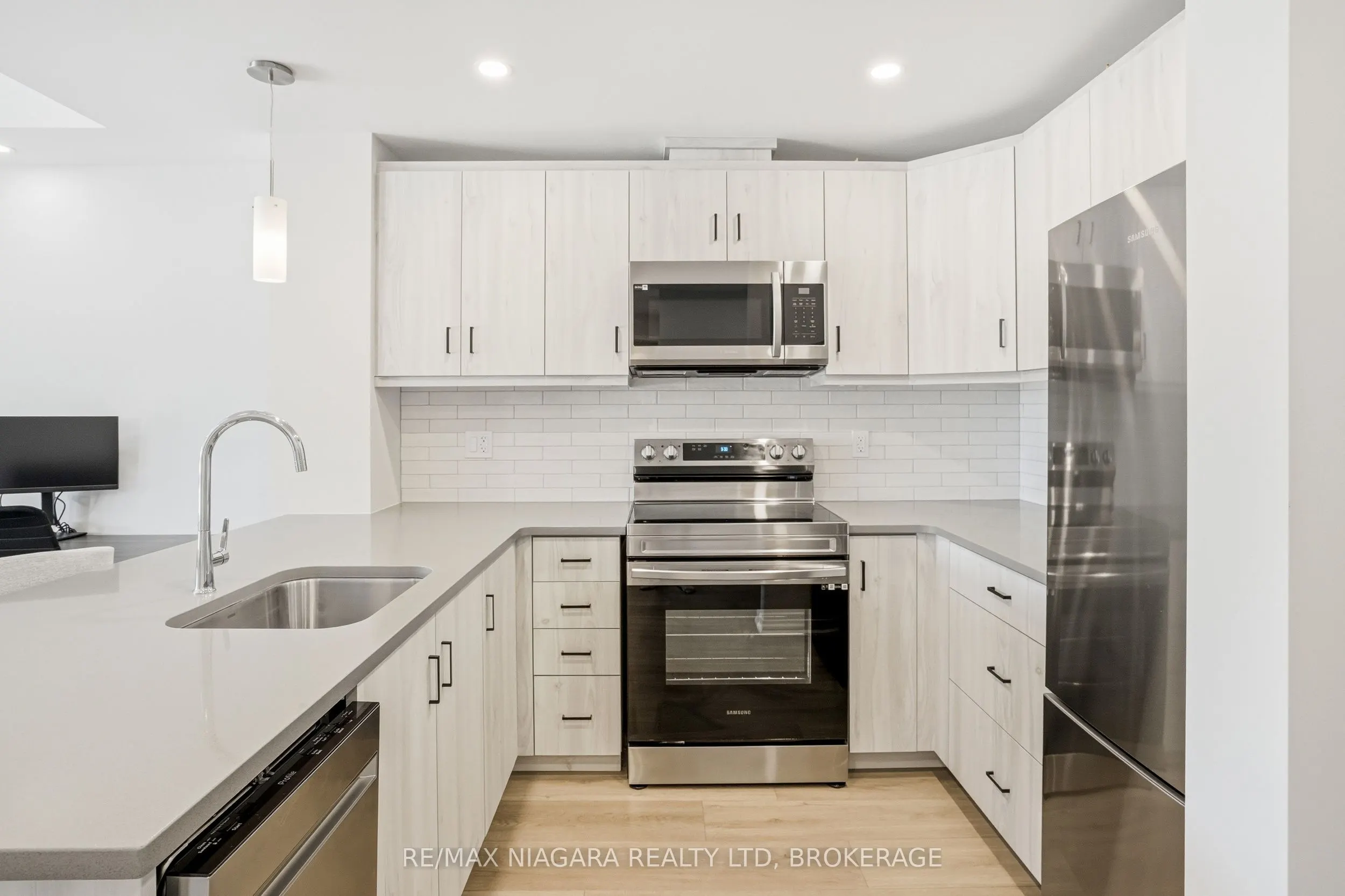 3998 Victoria Avenue #405
