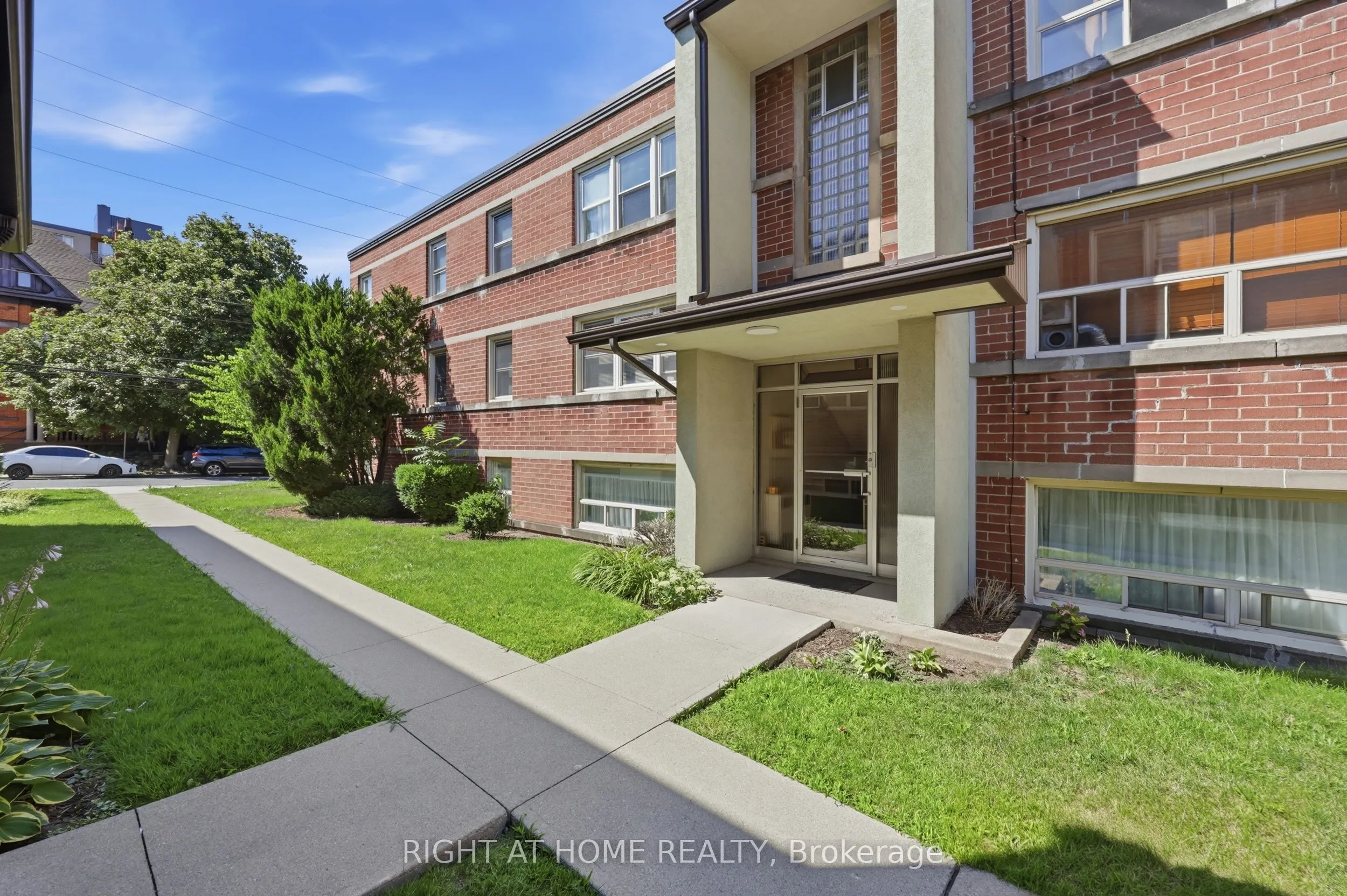 223 MacNab Street S #11