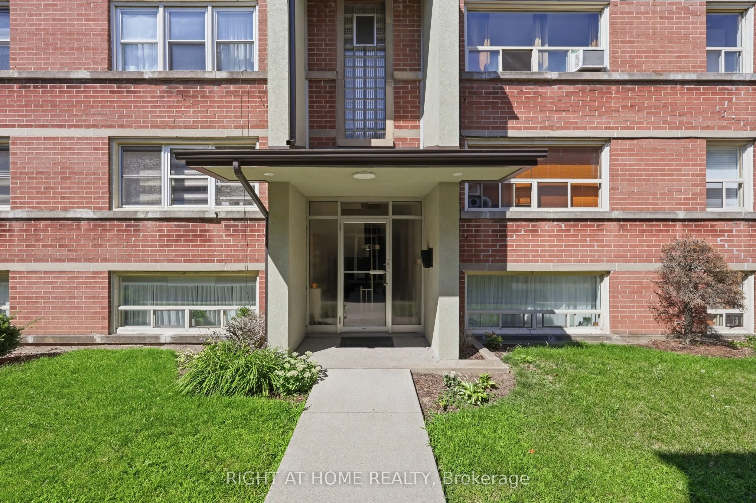 223 MacNab Street S #11