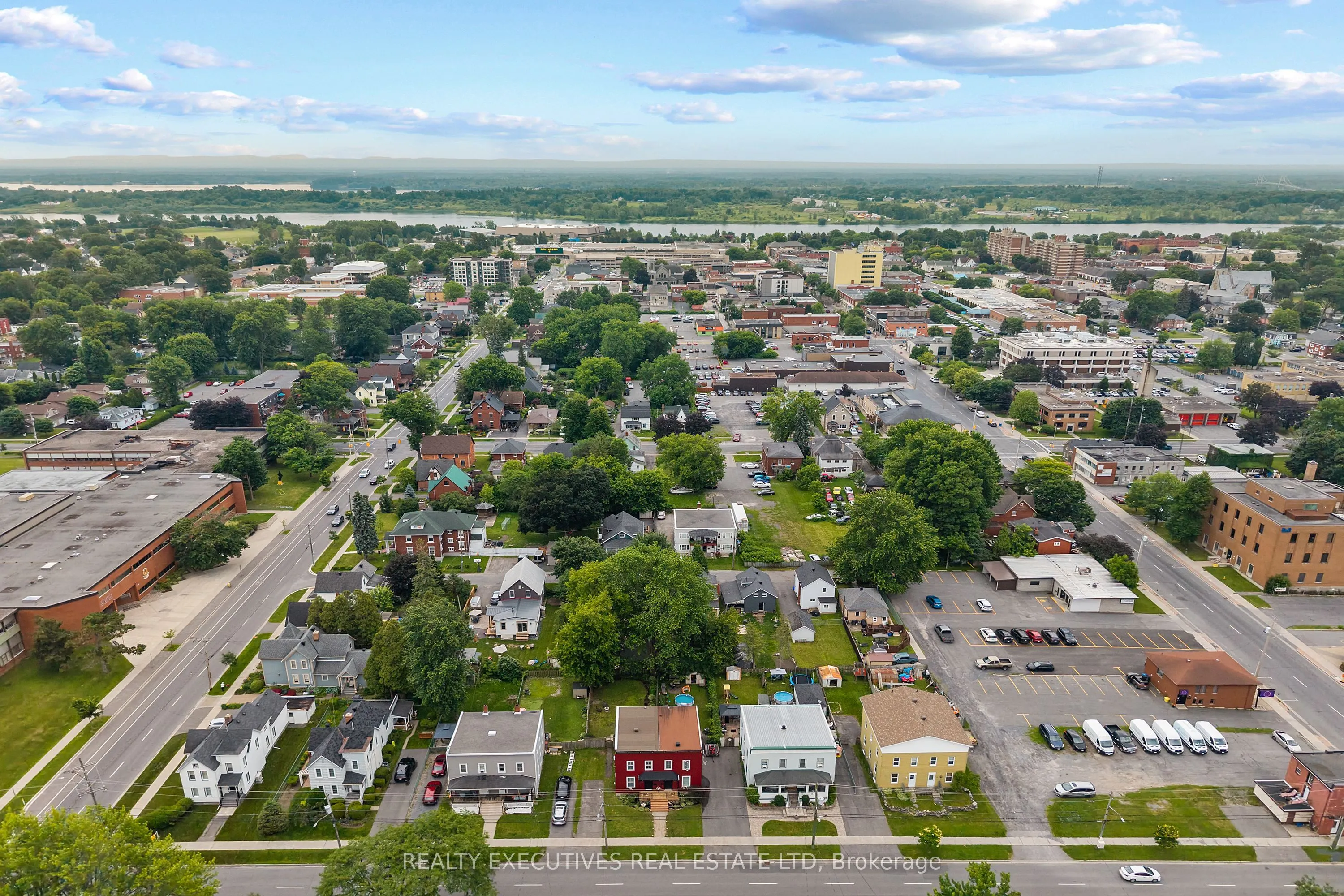 28 5th Street E