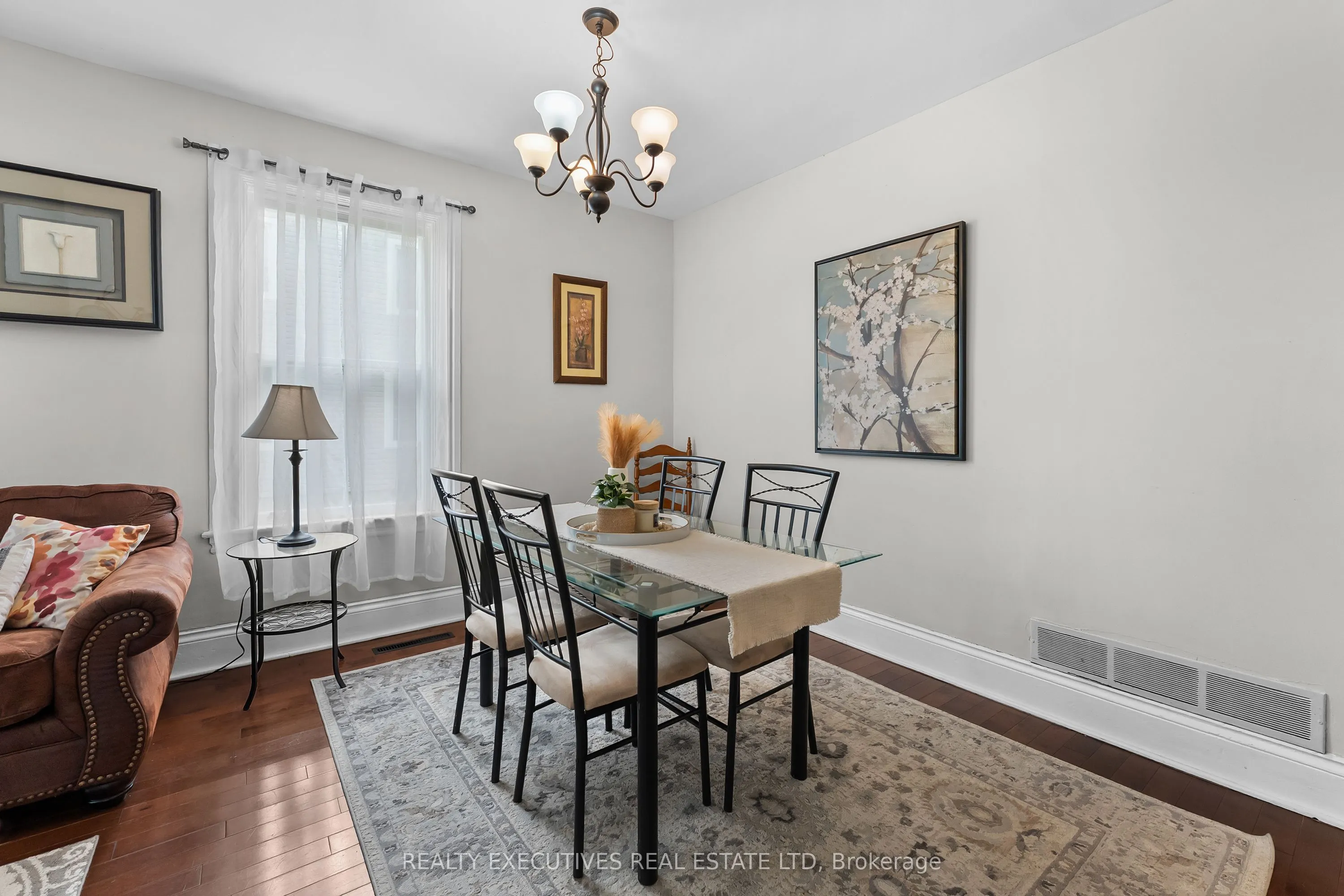28 5th Street E