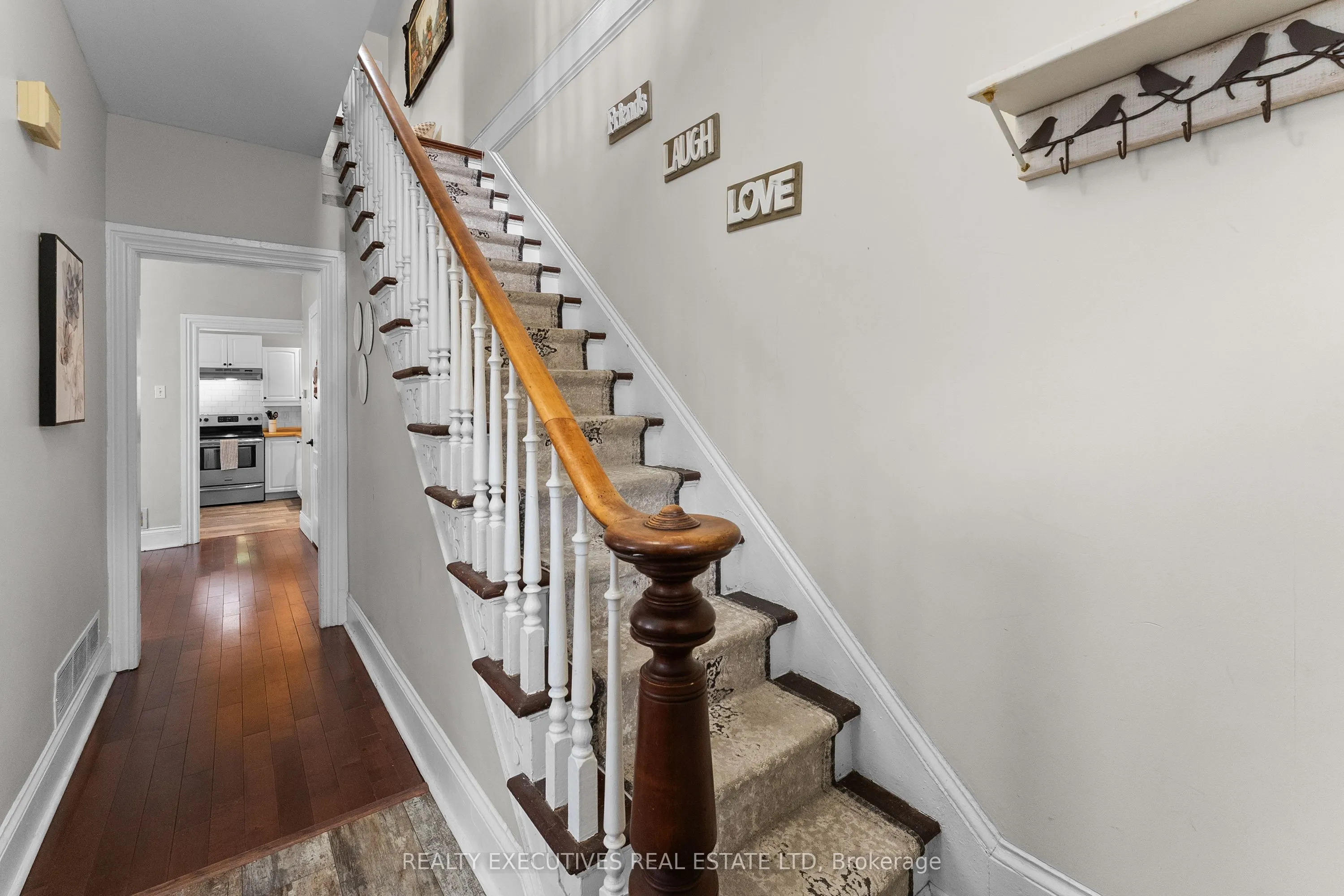 28 5th Street E