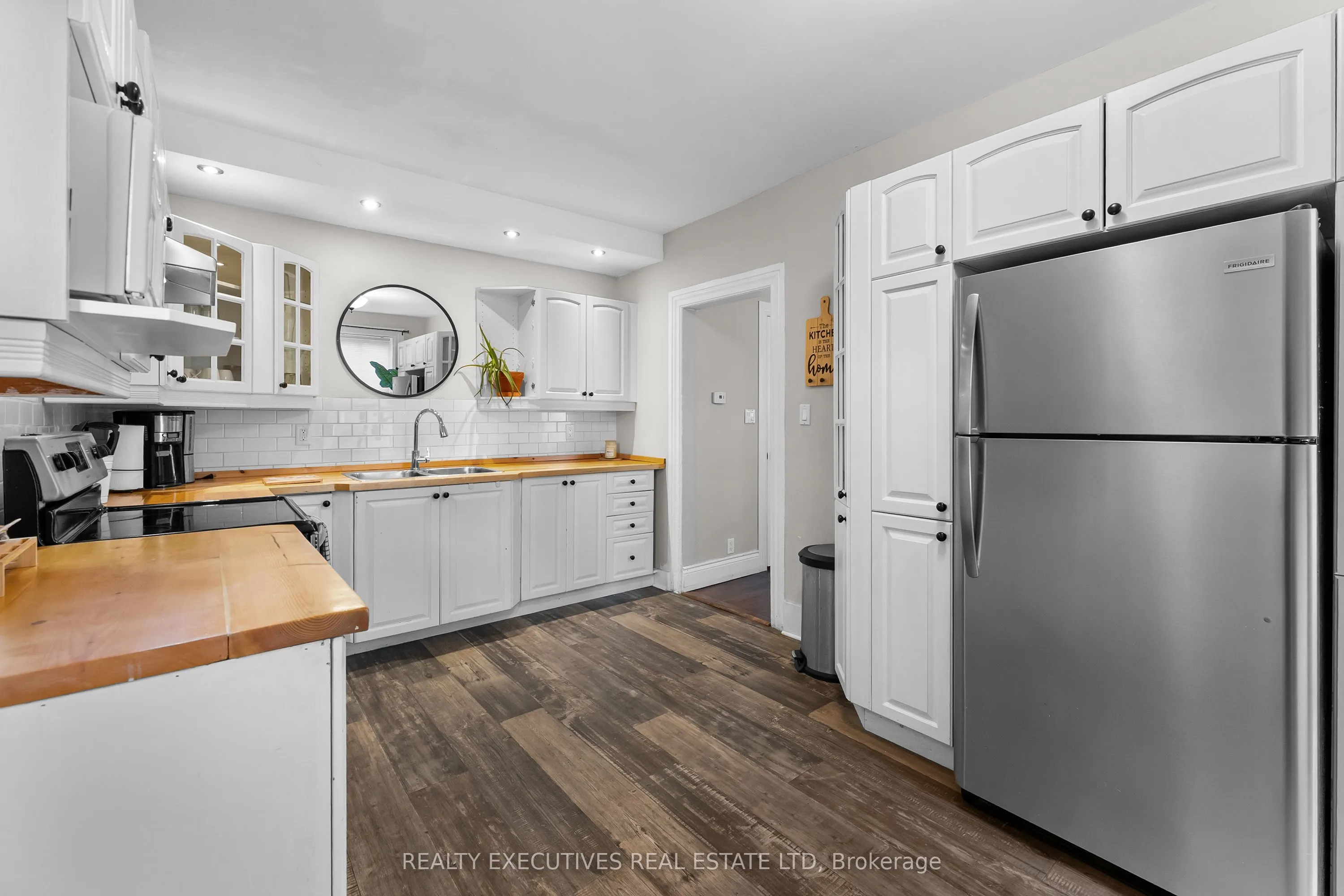 28 5th Street E
