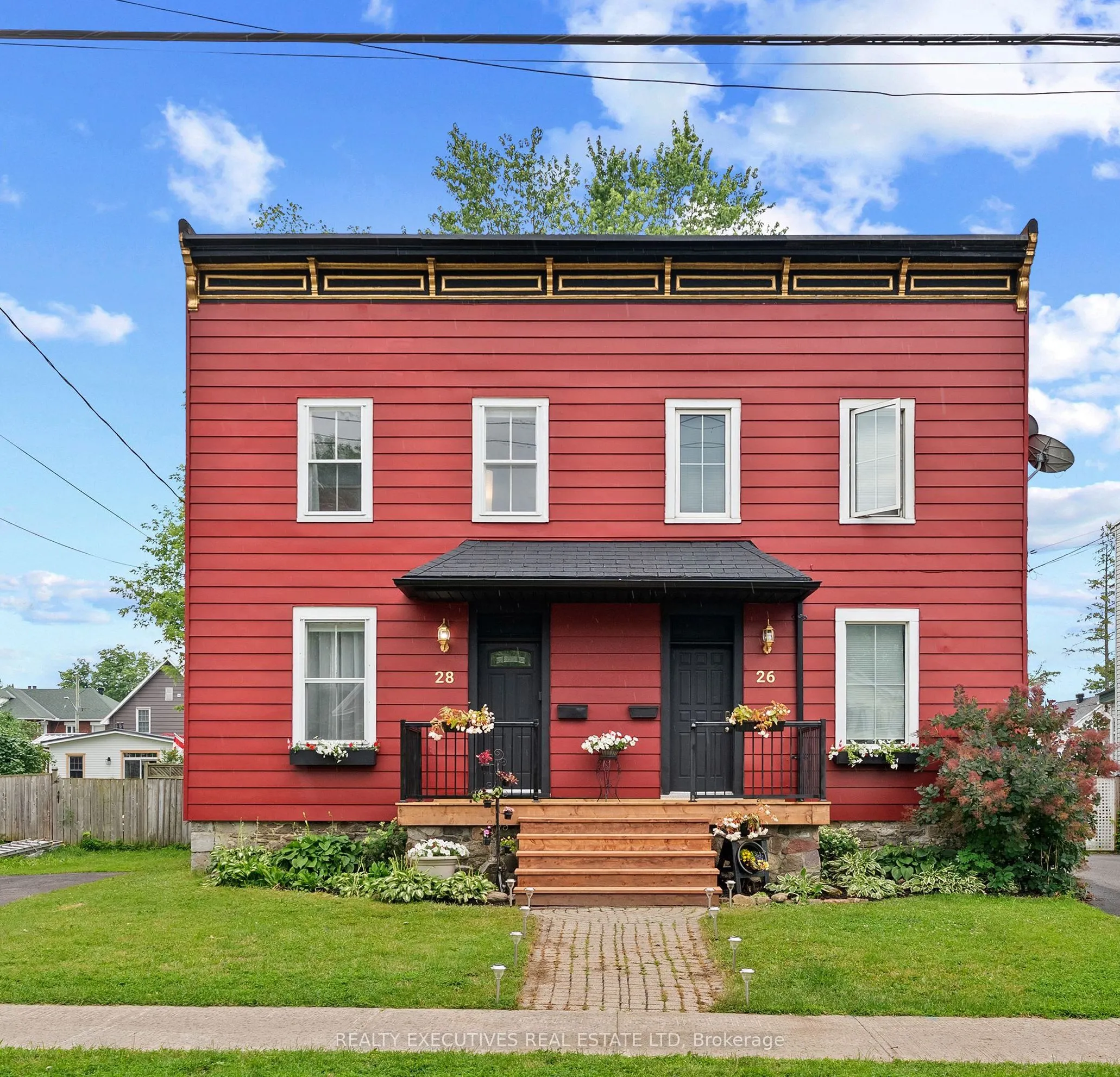 28 5th Street E