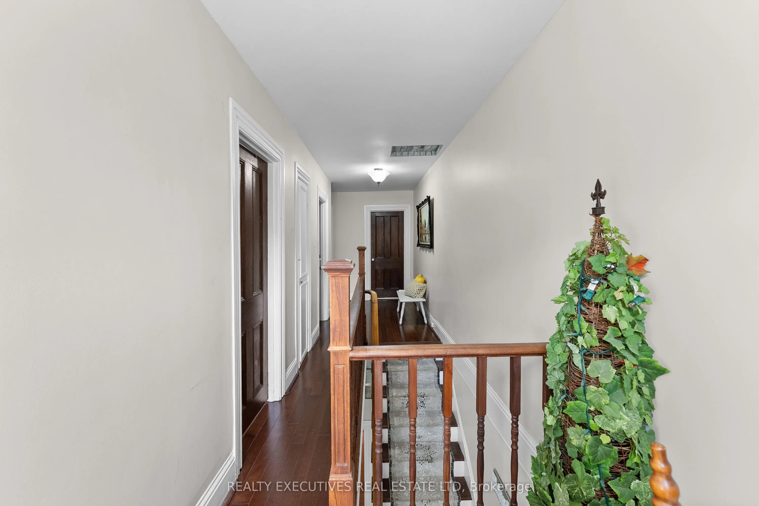 28 5th Street E