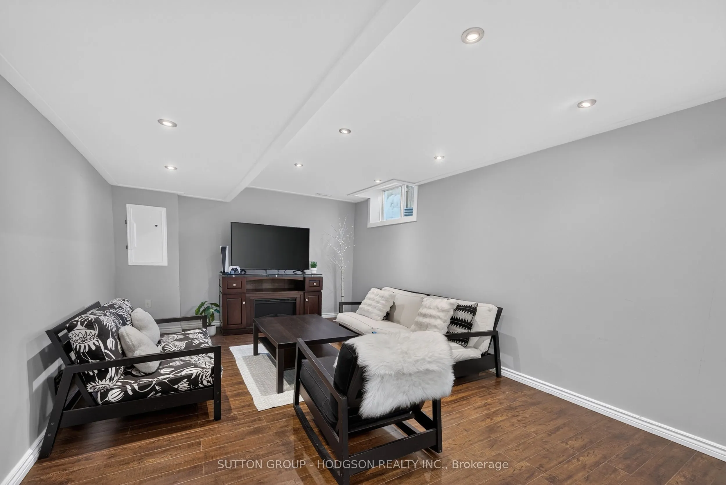 2615 Colonel Talbot Road #8