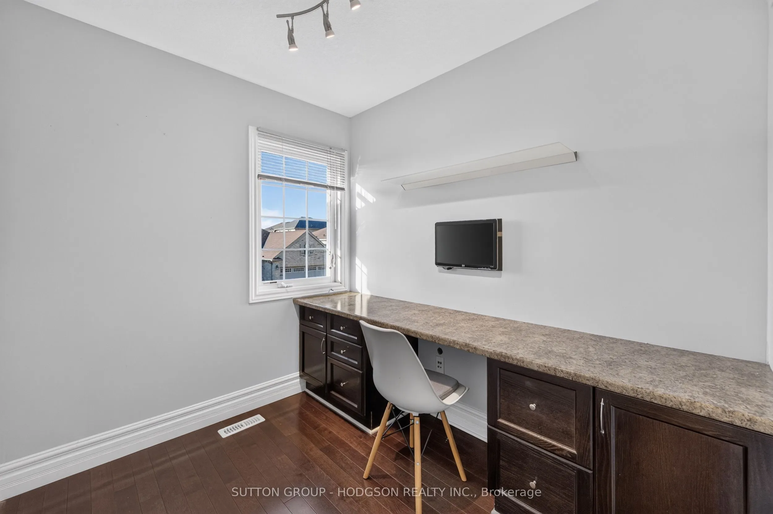 2615 Colonel Talbot Road #8