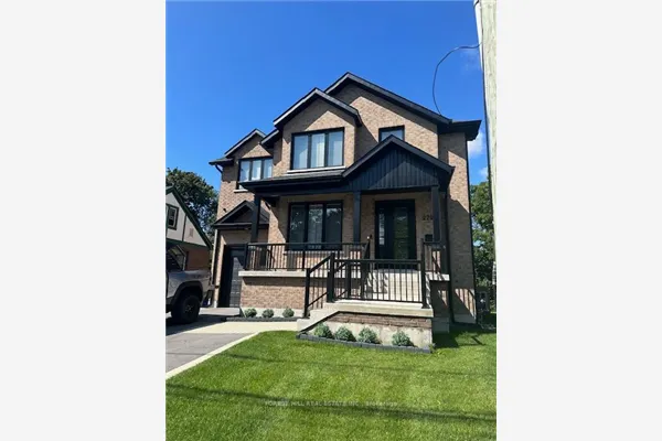 220 Collingwood Street