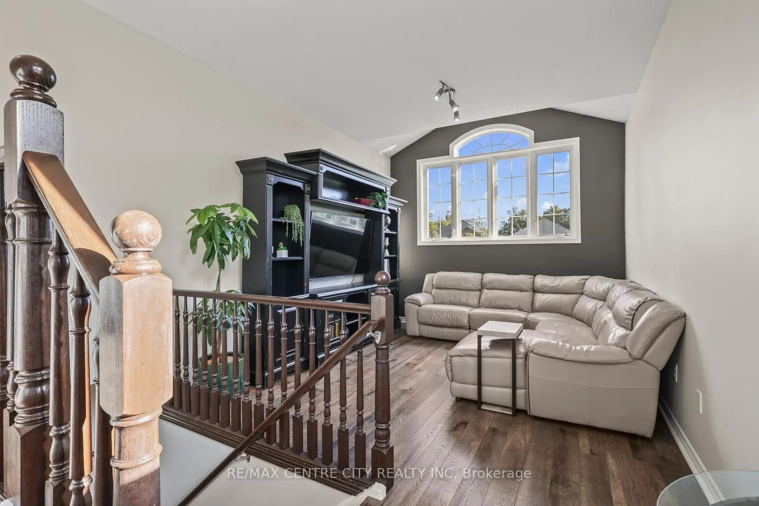2296 Yellowbirch Way