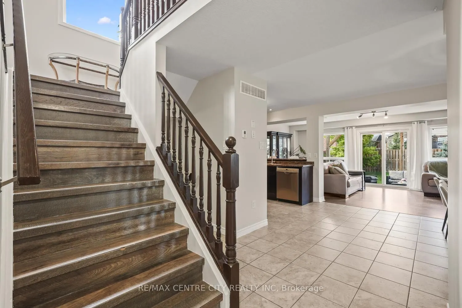 2296 Yellowbirch Way