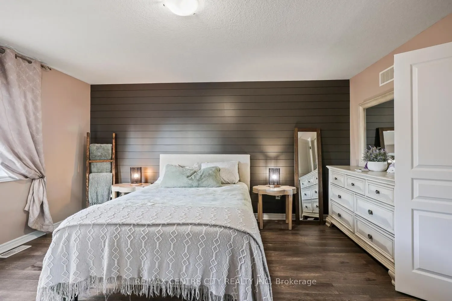 2296 Yellowbirch Way