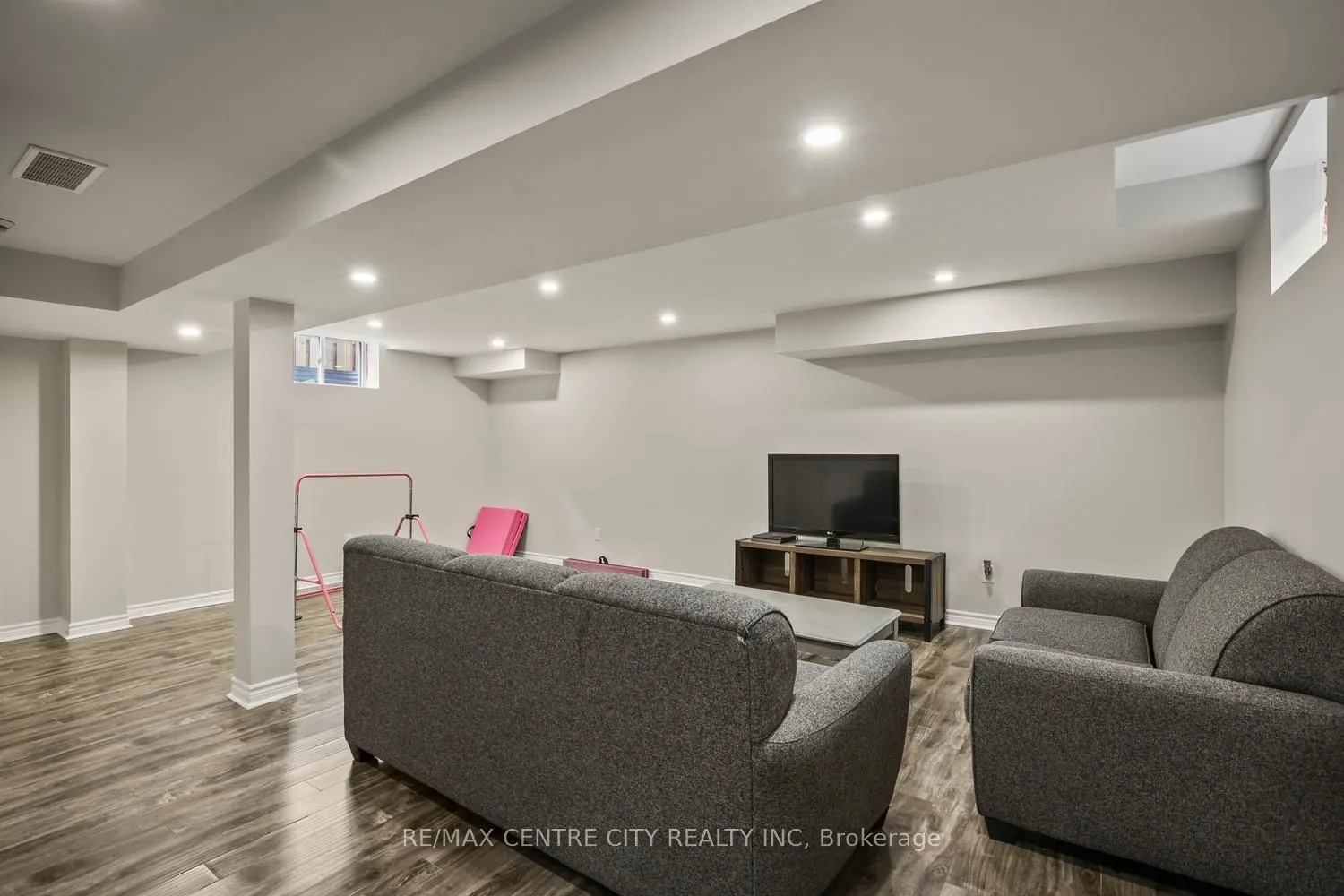 2296 Yellowbirch Way