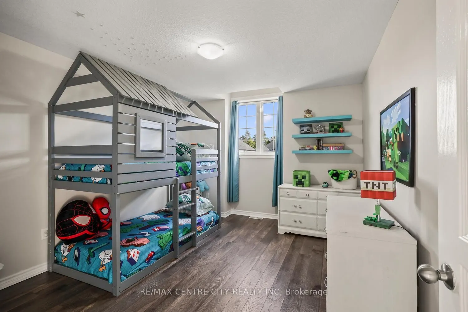 2296 Yellowbirch Way