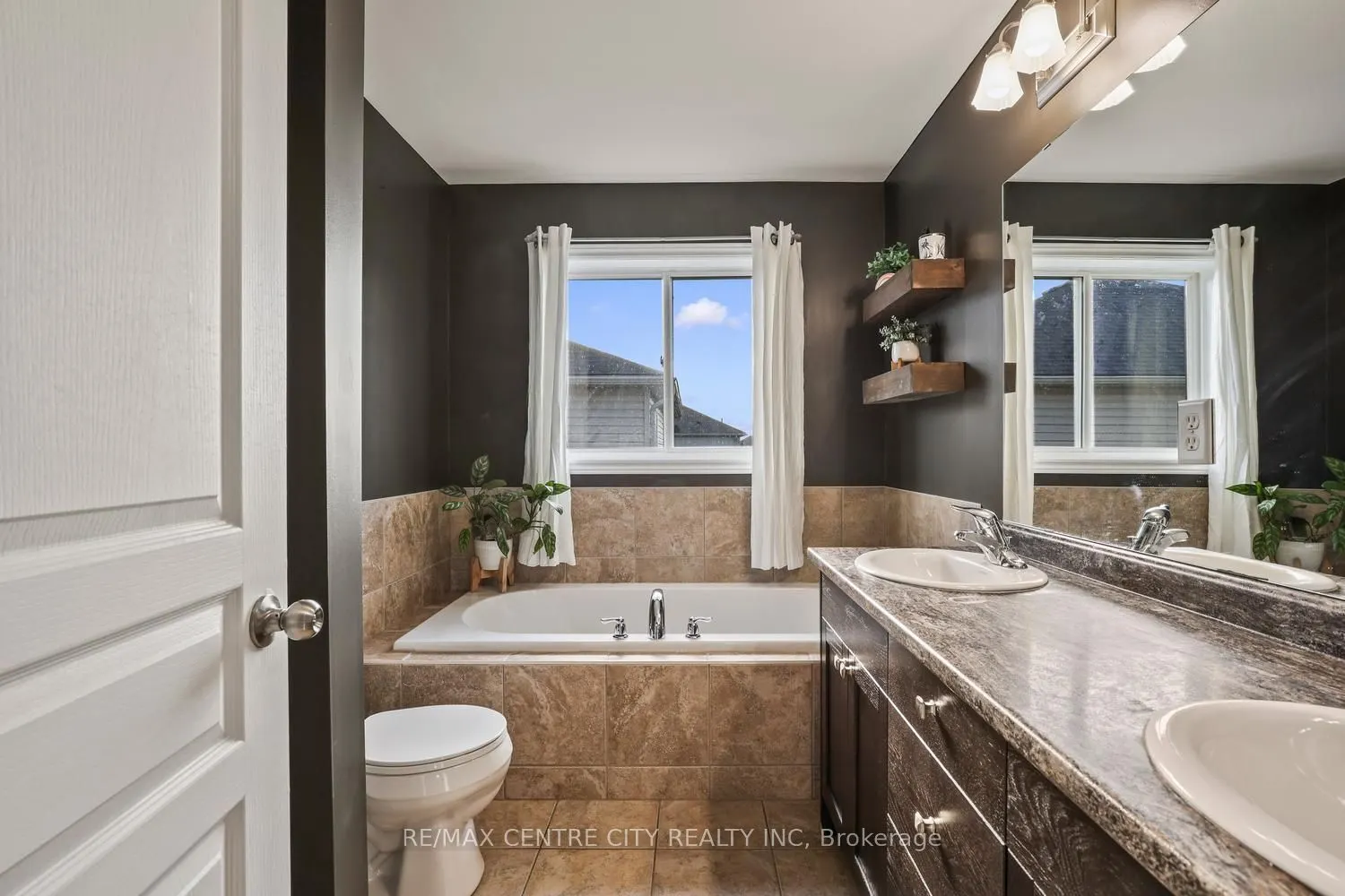 2296 Yellowbirch Way