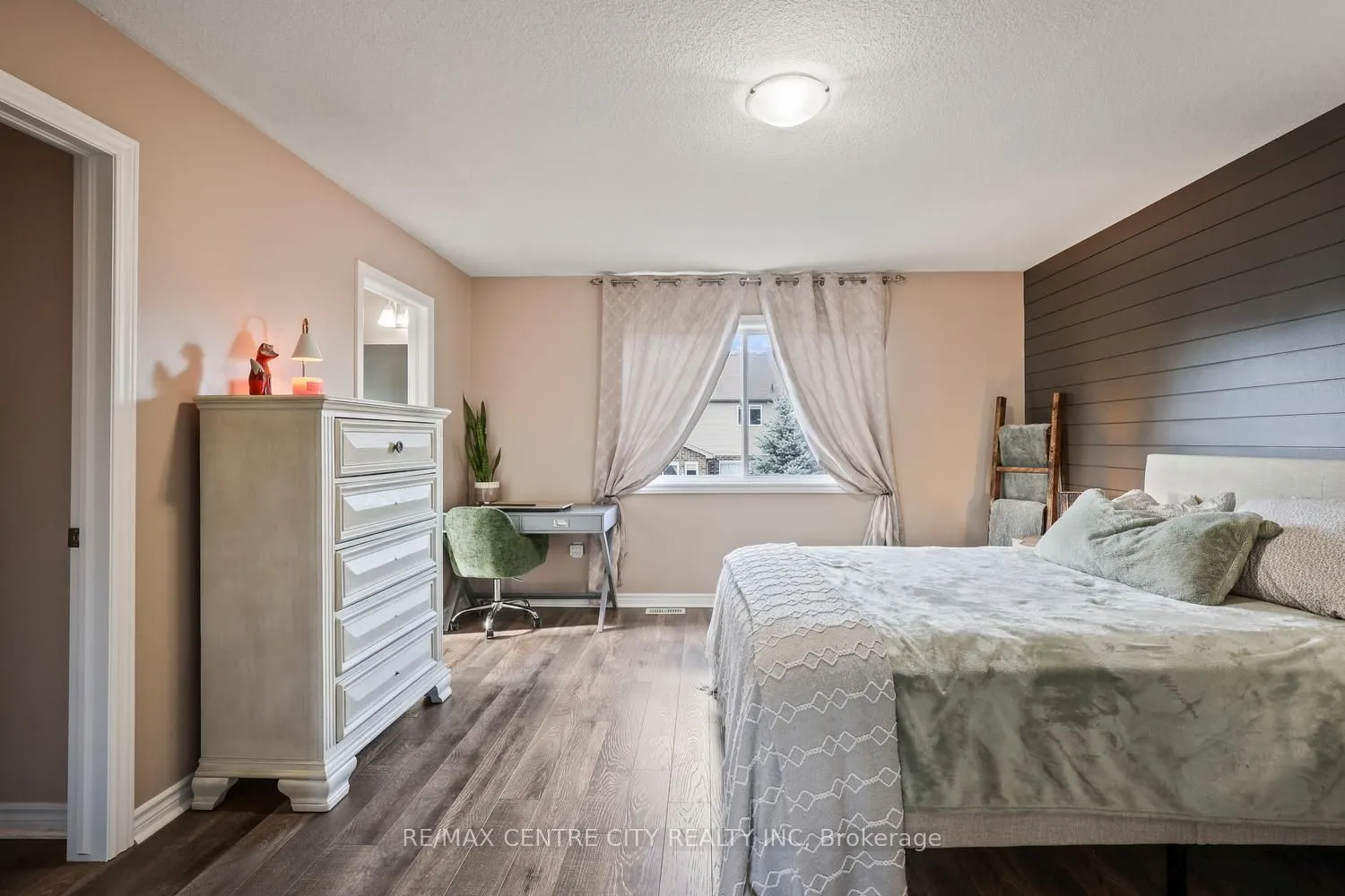 2296 Yellowbirch Way