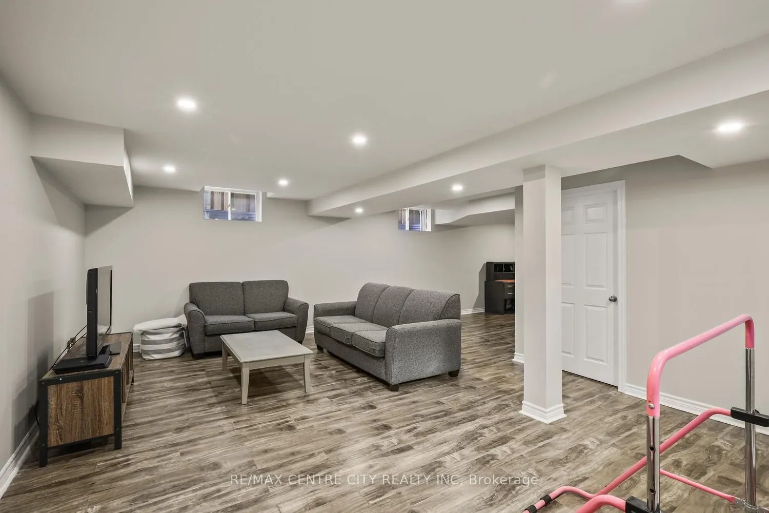 2296 Yellowbirch Way