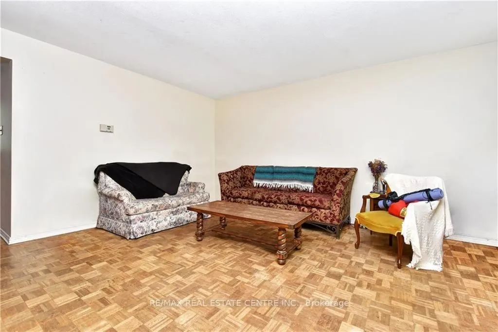 960 Meadowlands Drive