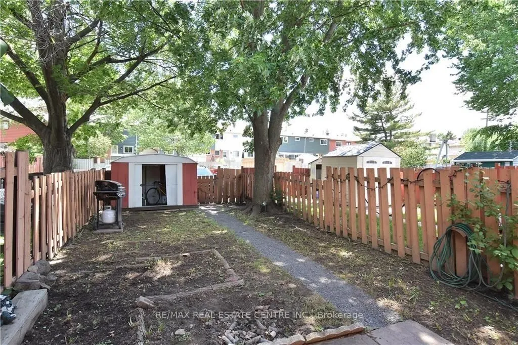 960 Meadowlands Drive