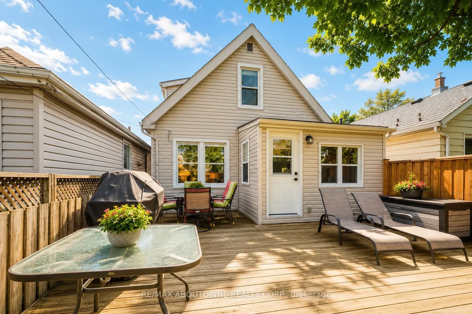 54 Weir Street S