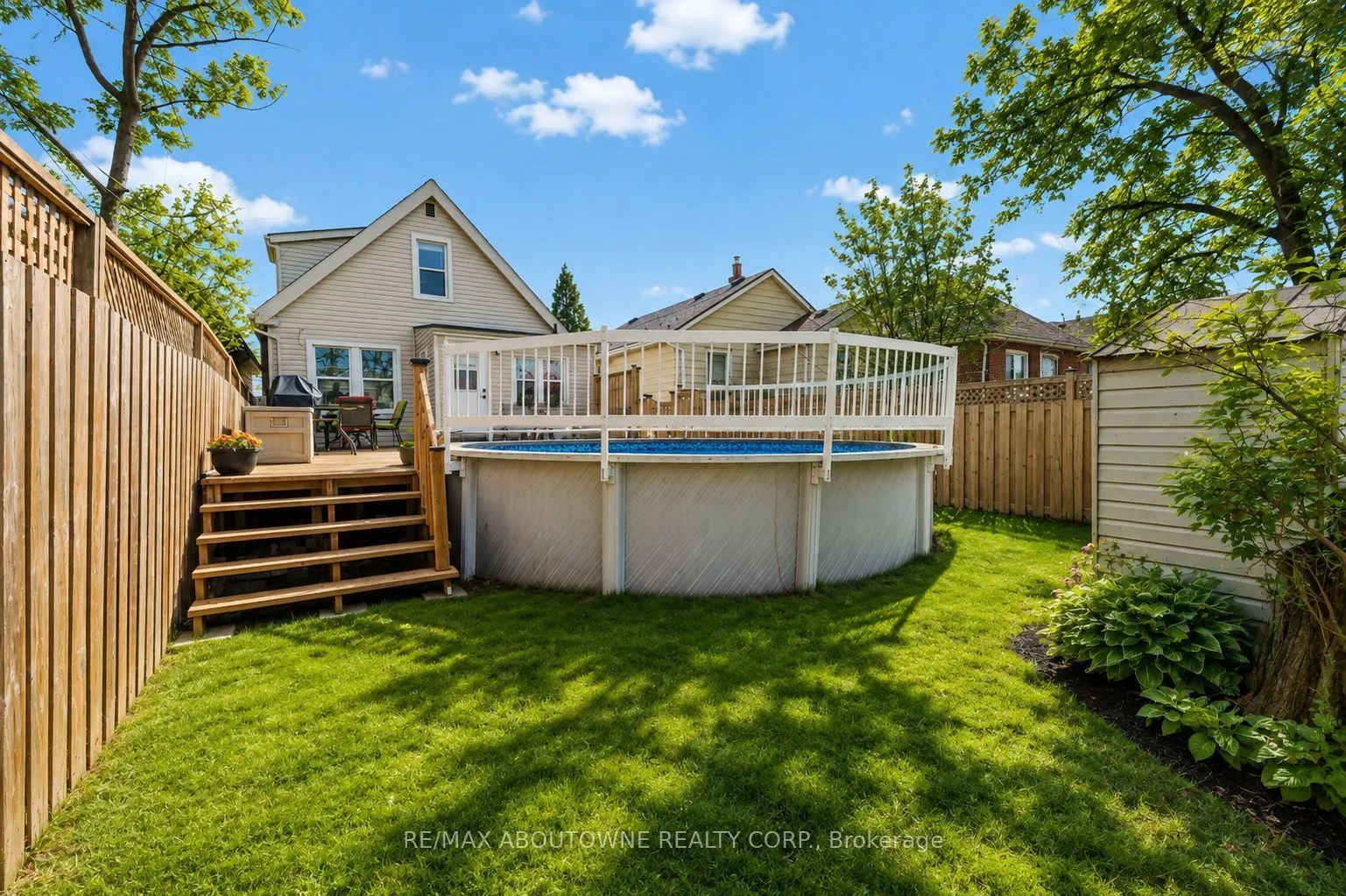 54 Weir Street S