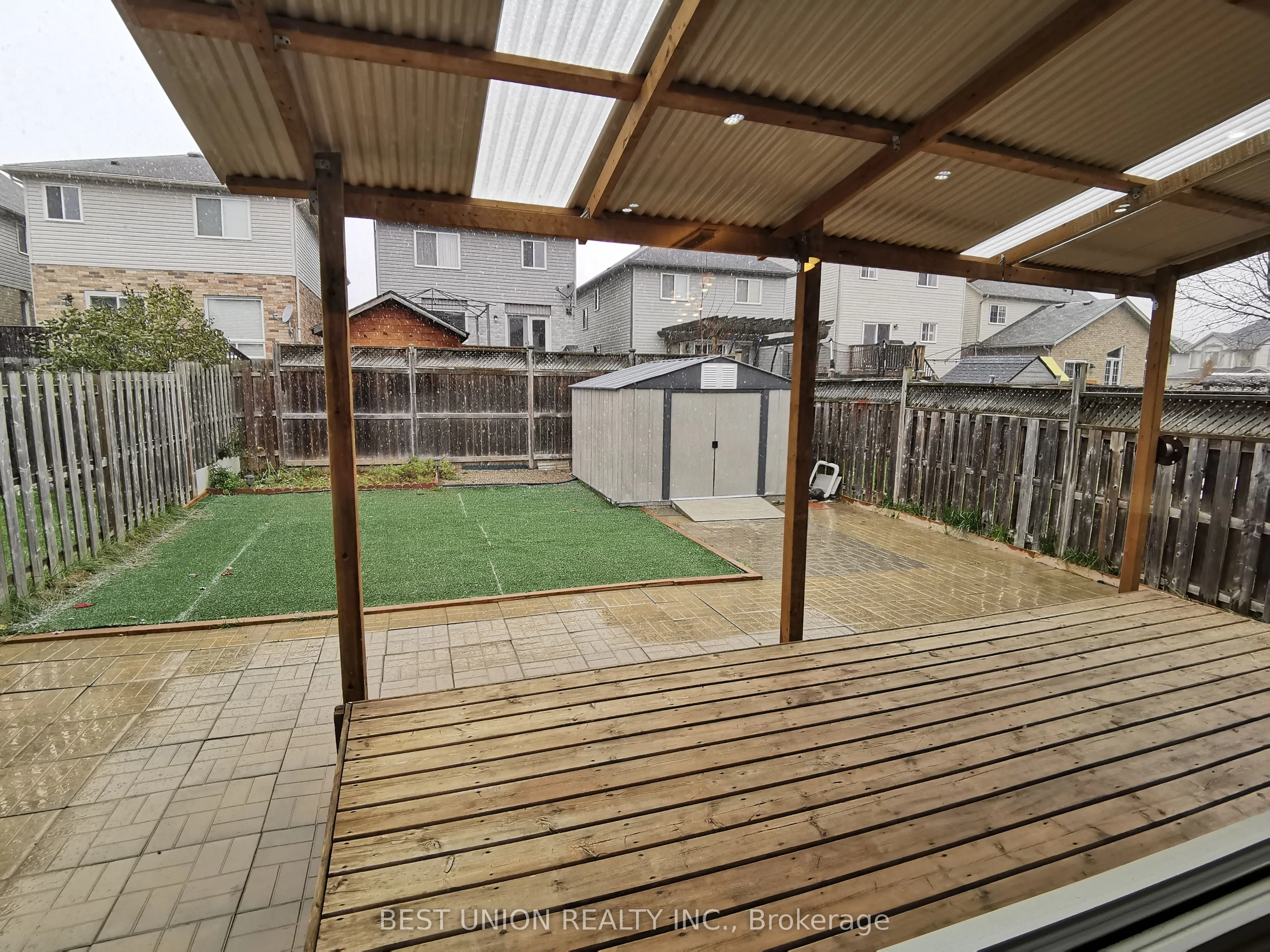229 Featherstone Crescent