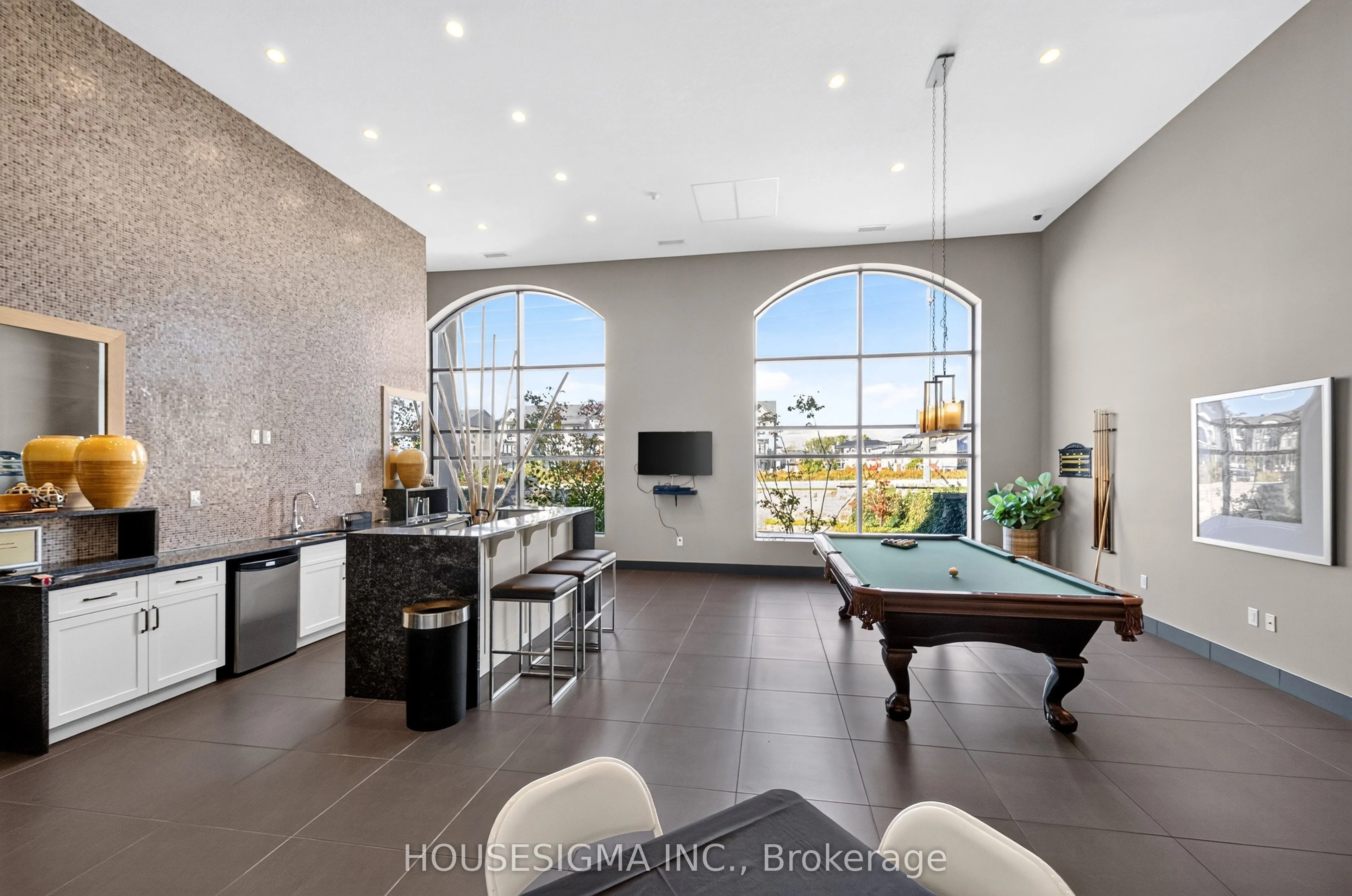 240 Villagewalk Boulevard #903