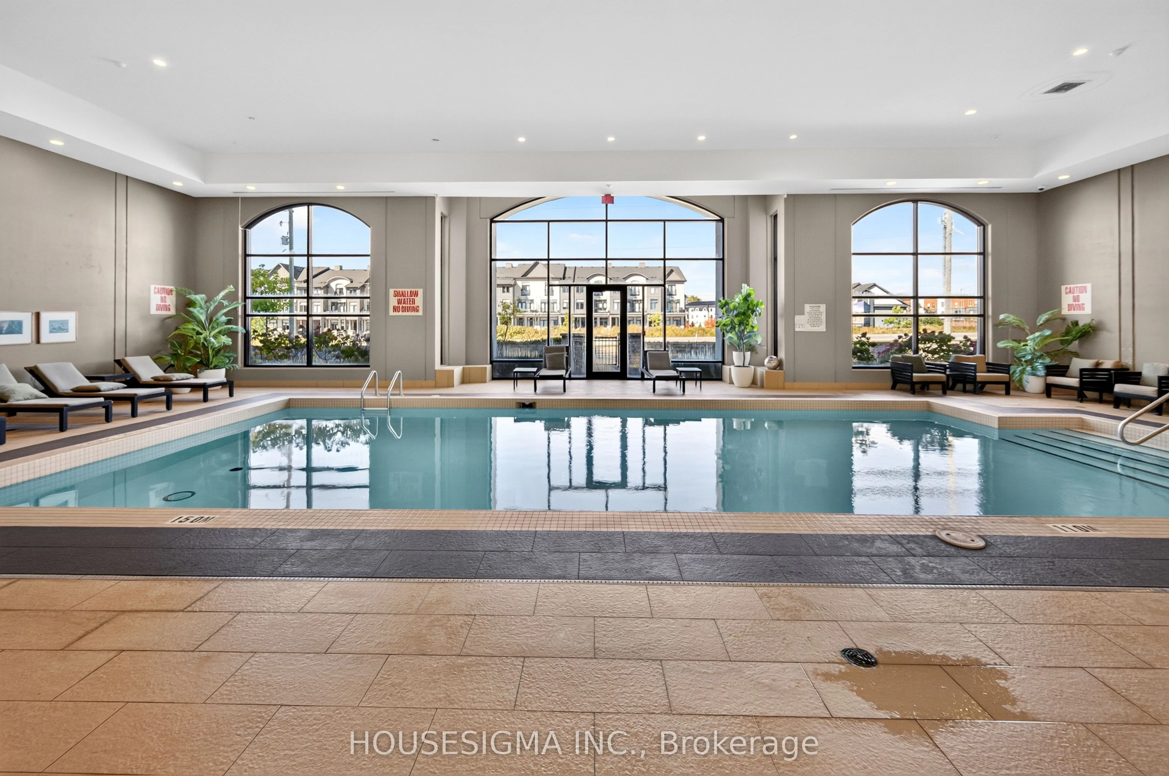 240 Villagewalk Boulevard #903