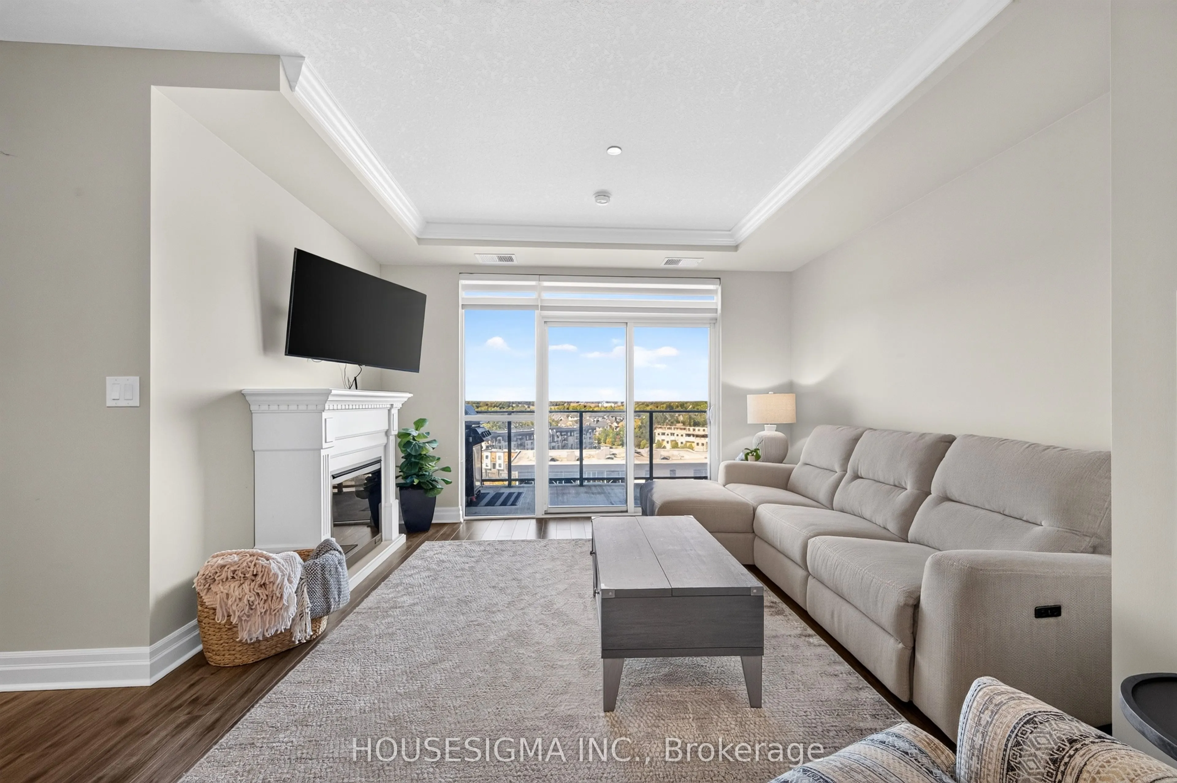 240 Villagewalk Boulevard #903