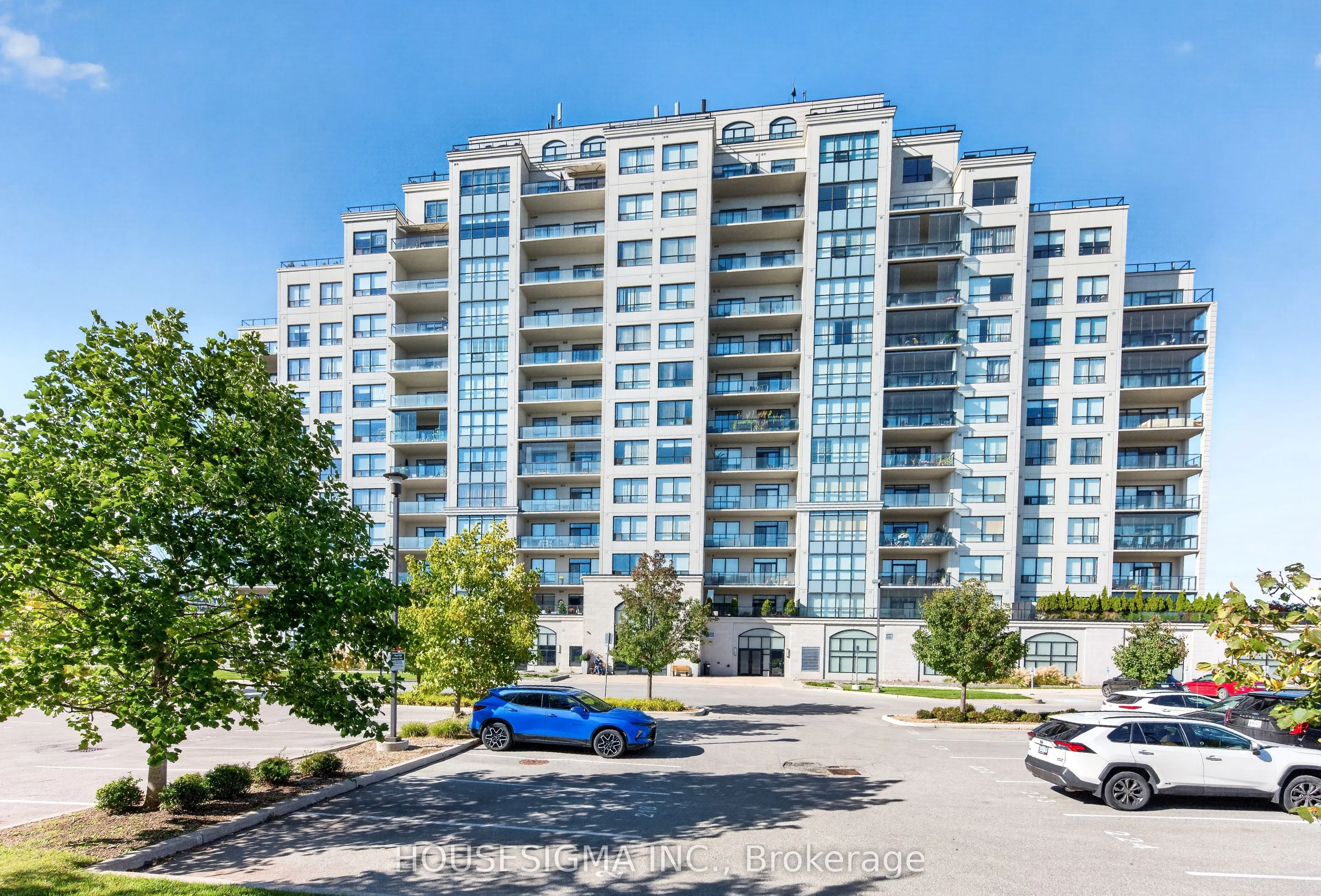 240 Villagewalk Boulevard #903