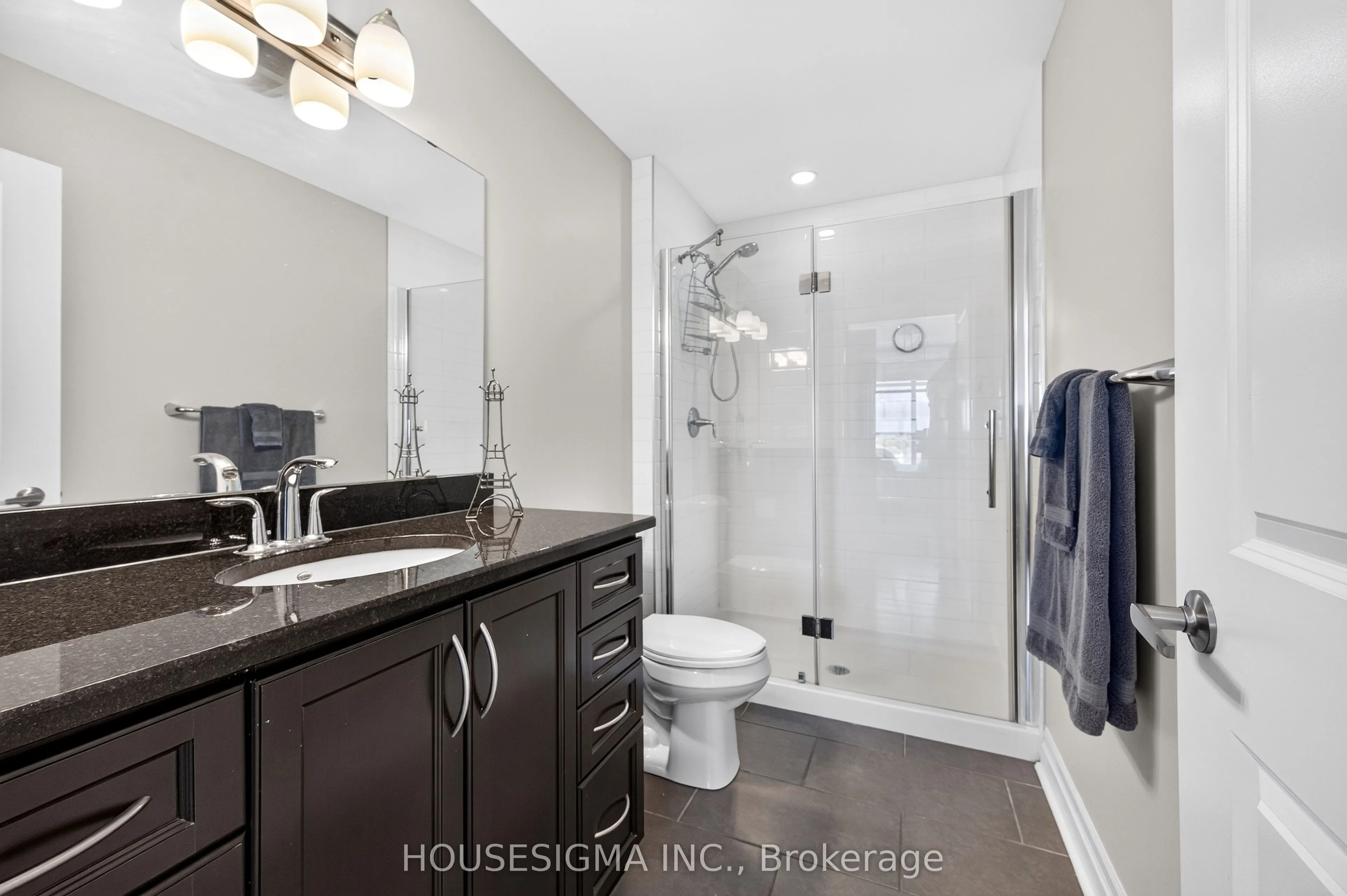 240 Villagewalk Boulevard #903