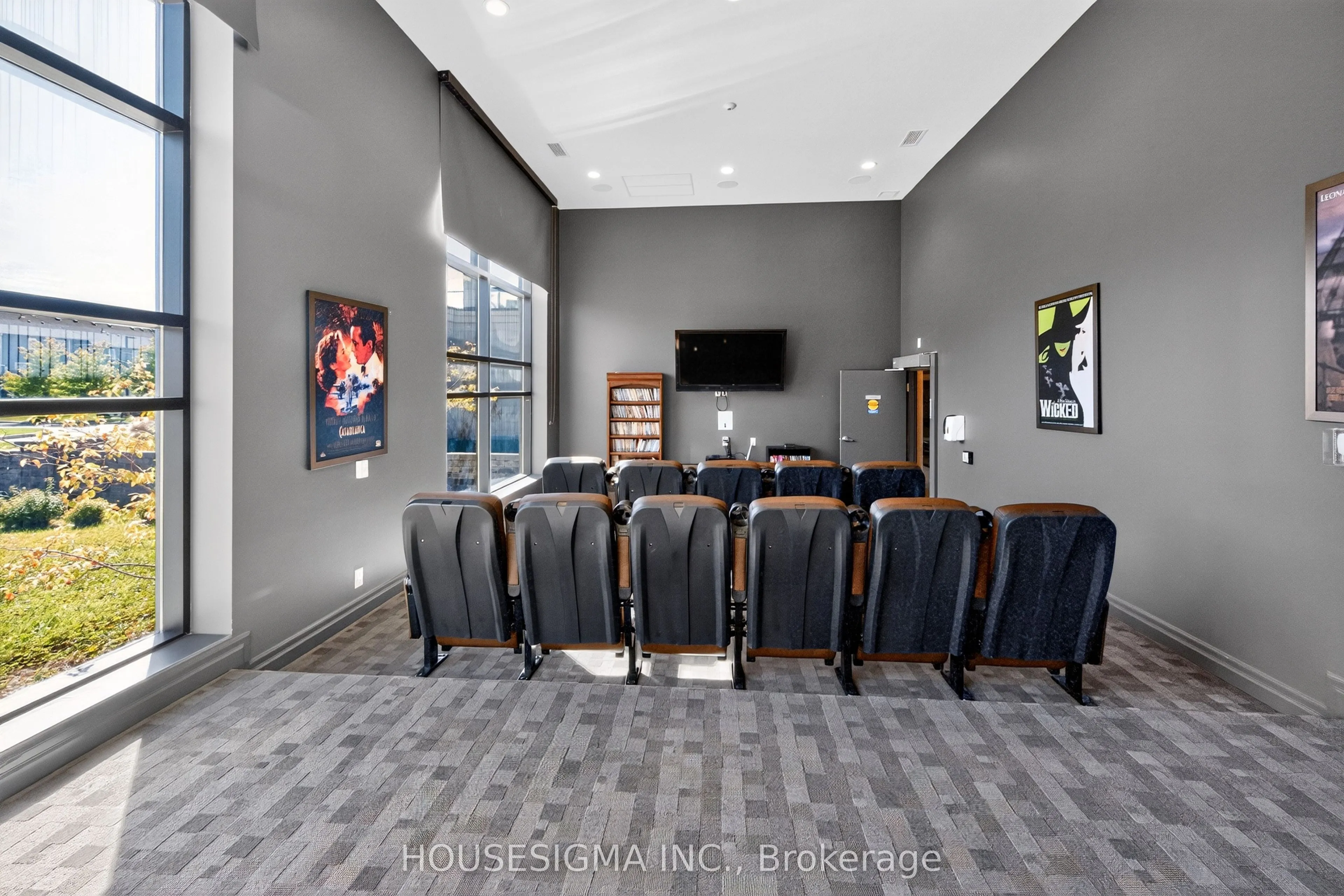 240 Villagewalk Boulevard #903
