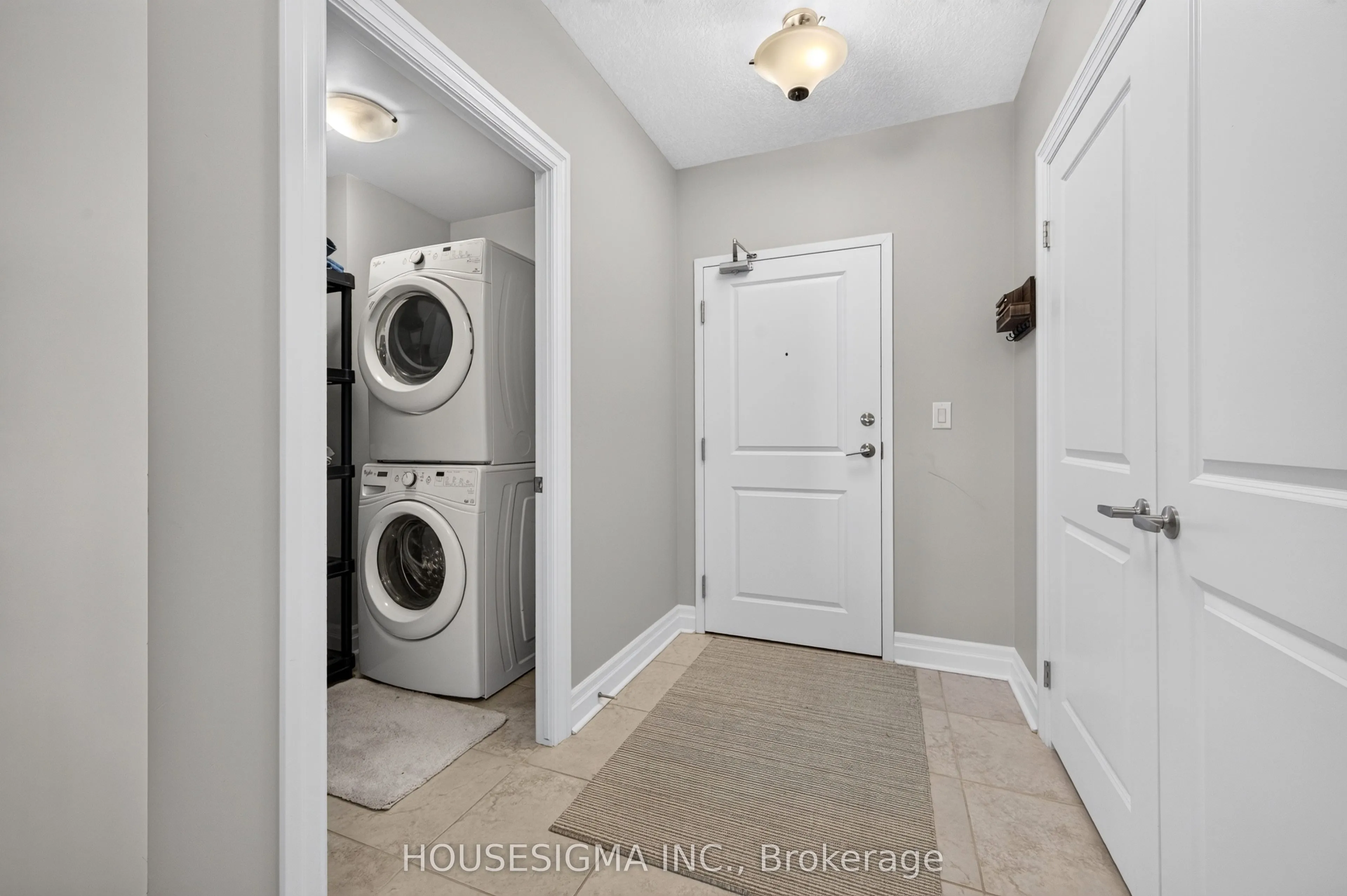 240 Villagewalk Boulevard #903