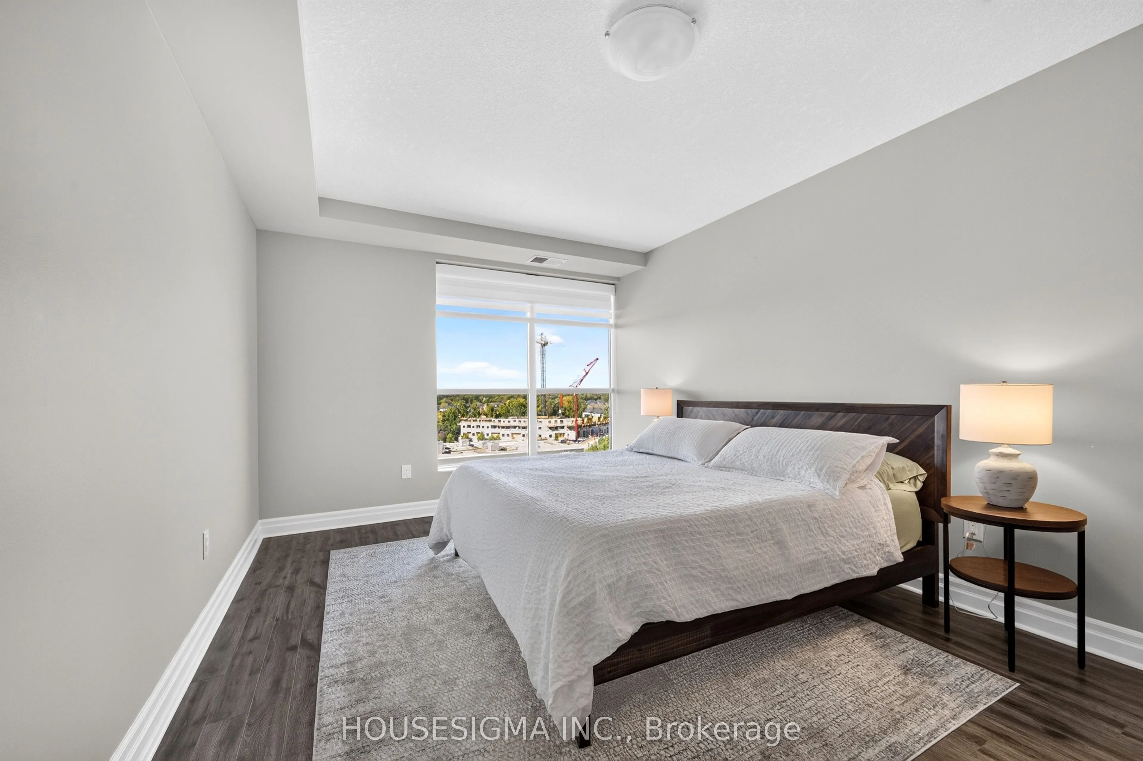 240 Villagewalk Boulevard #903
