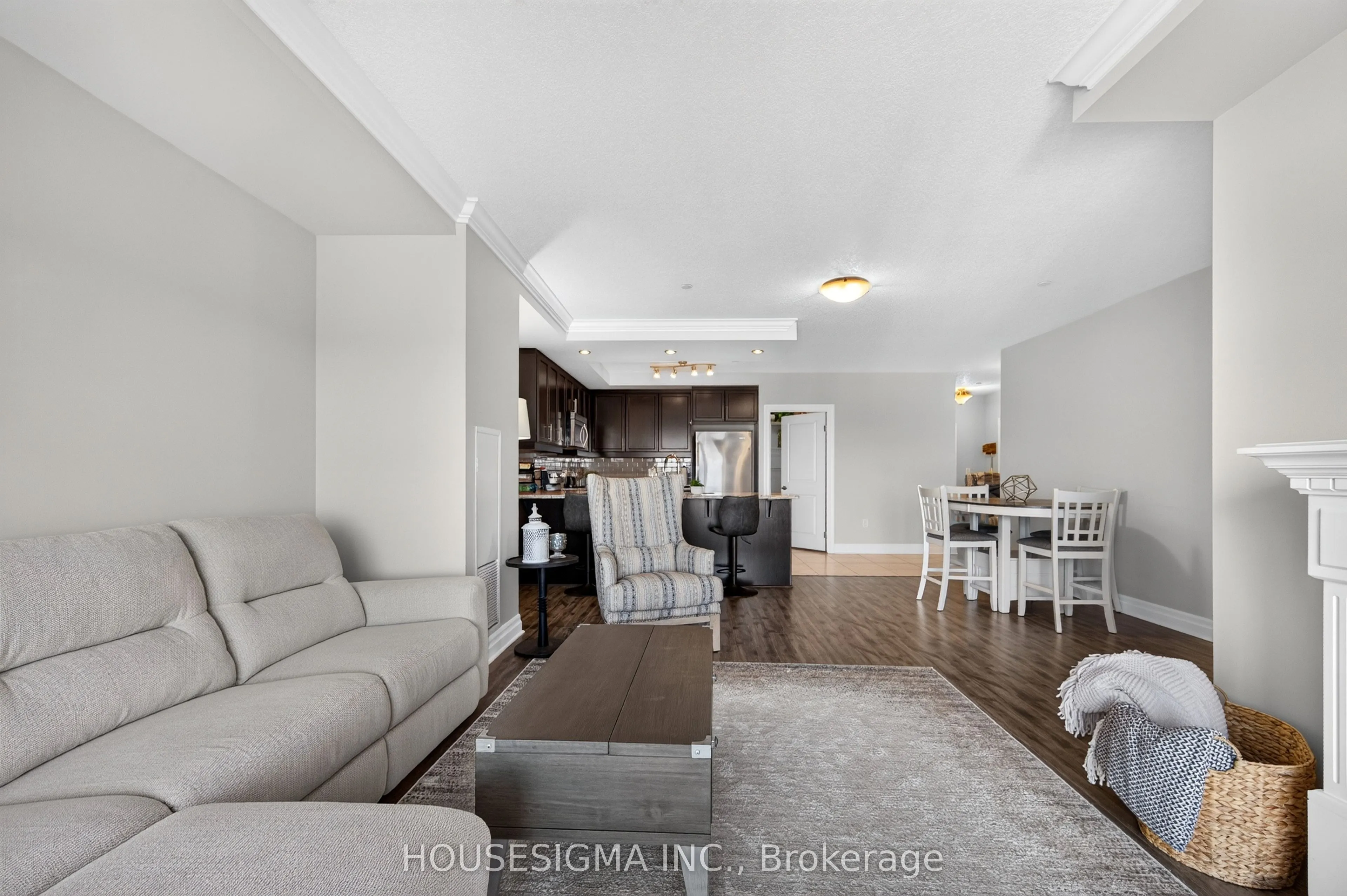 240 Villagewalk Boulevard #903