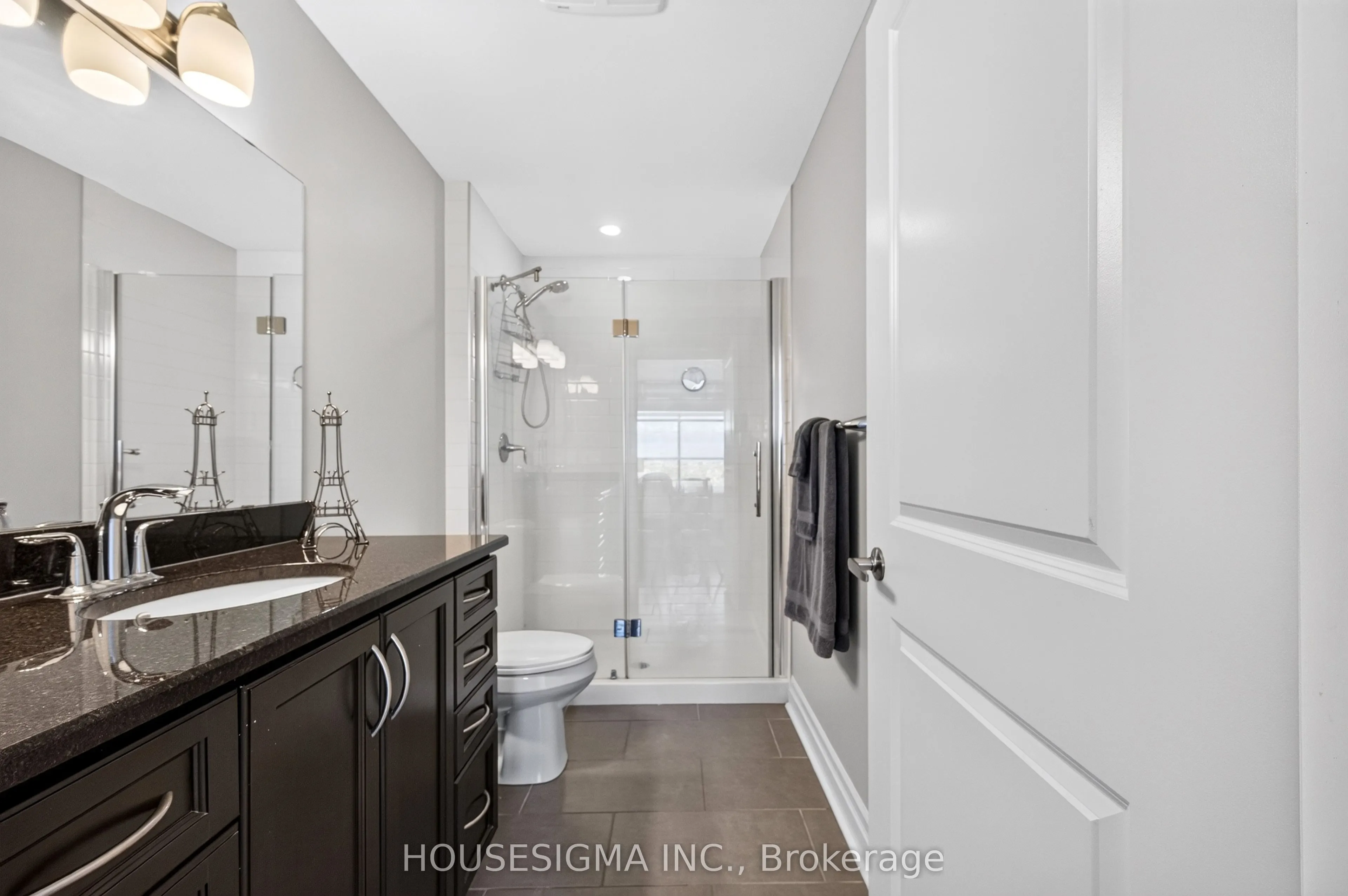 240 Villagewalk Boulevard #903