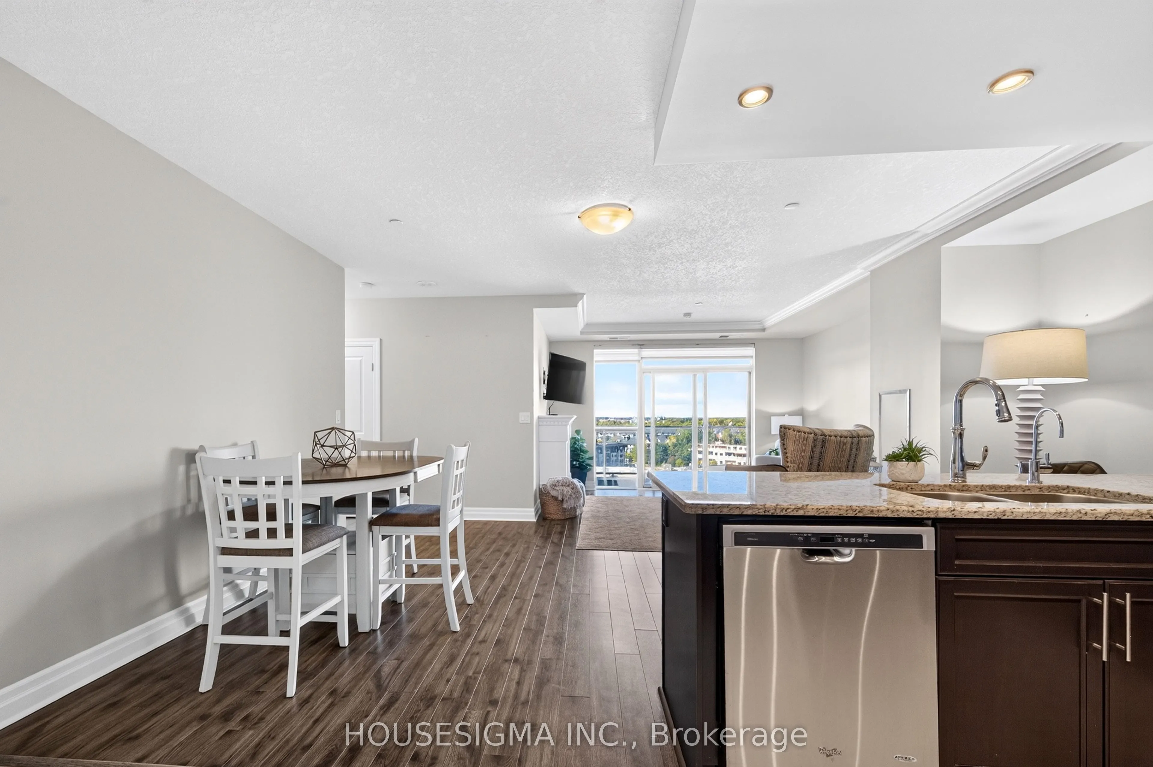 240 Villagewalk Boulevard #903