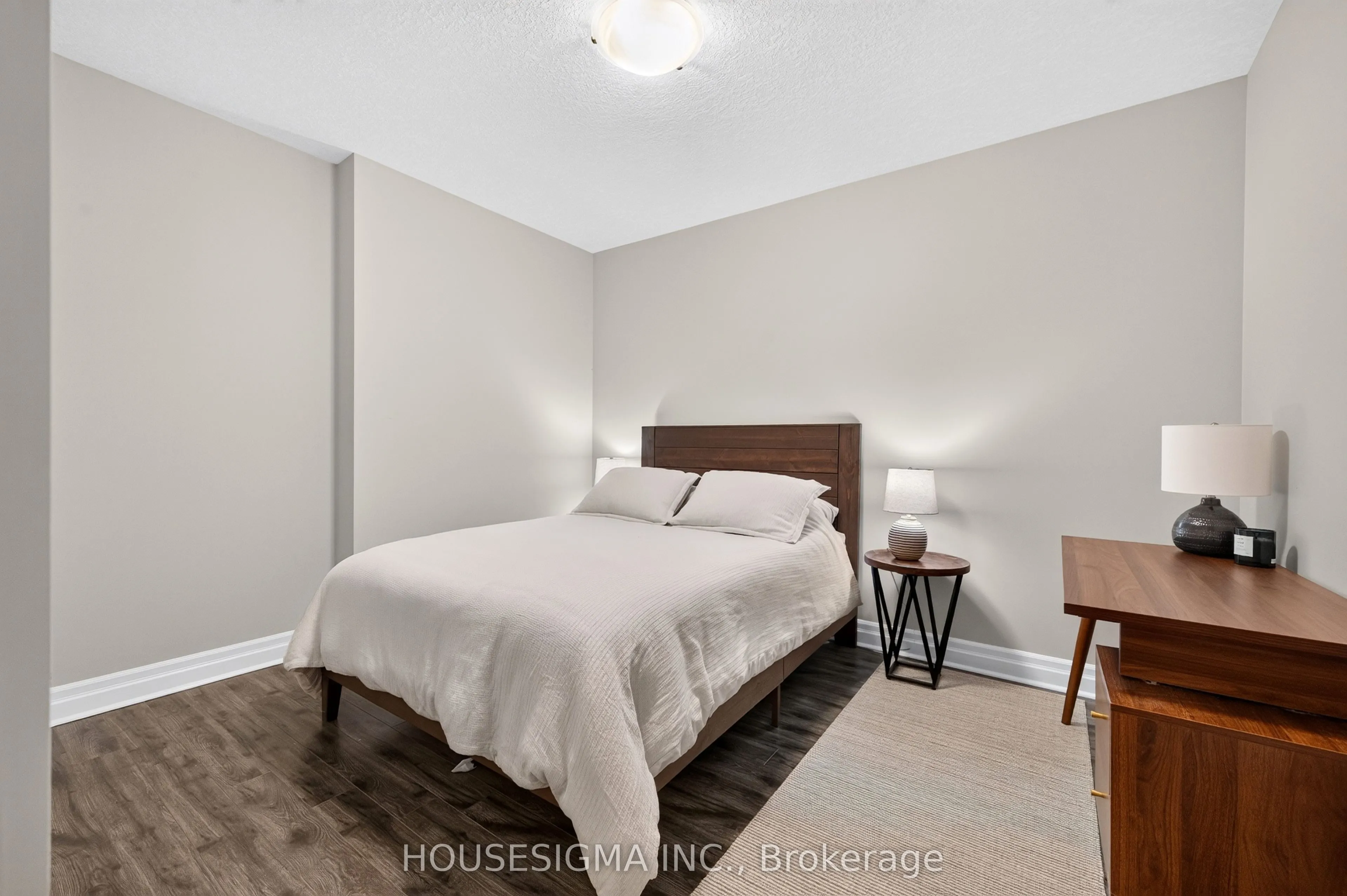 240 Villagewalk Boulevard #903