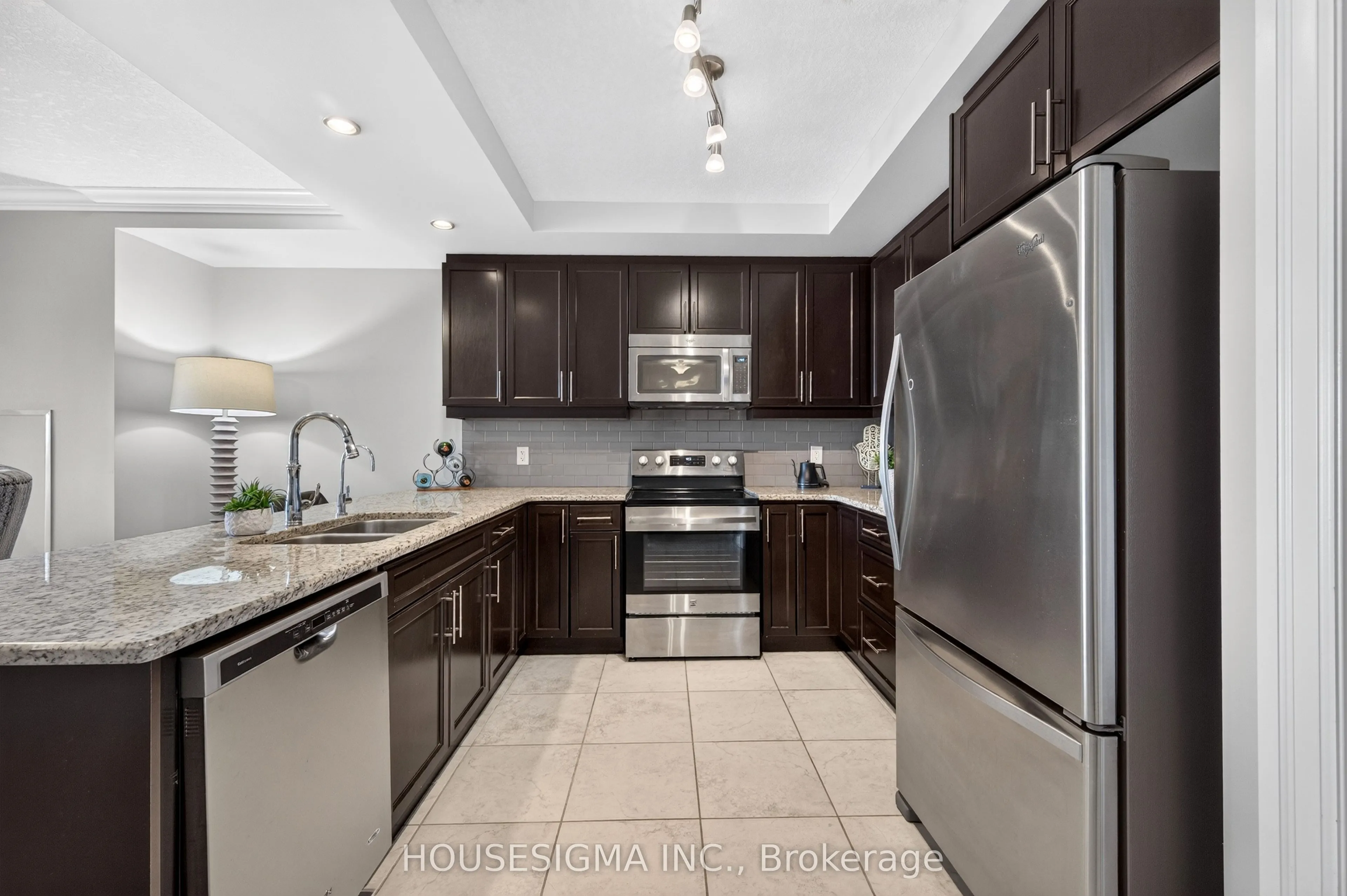240 Villagewalk Boulevard #903