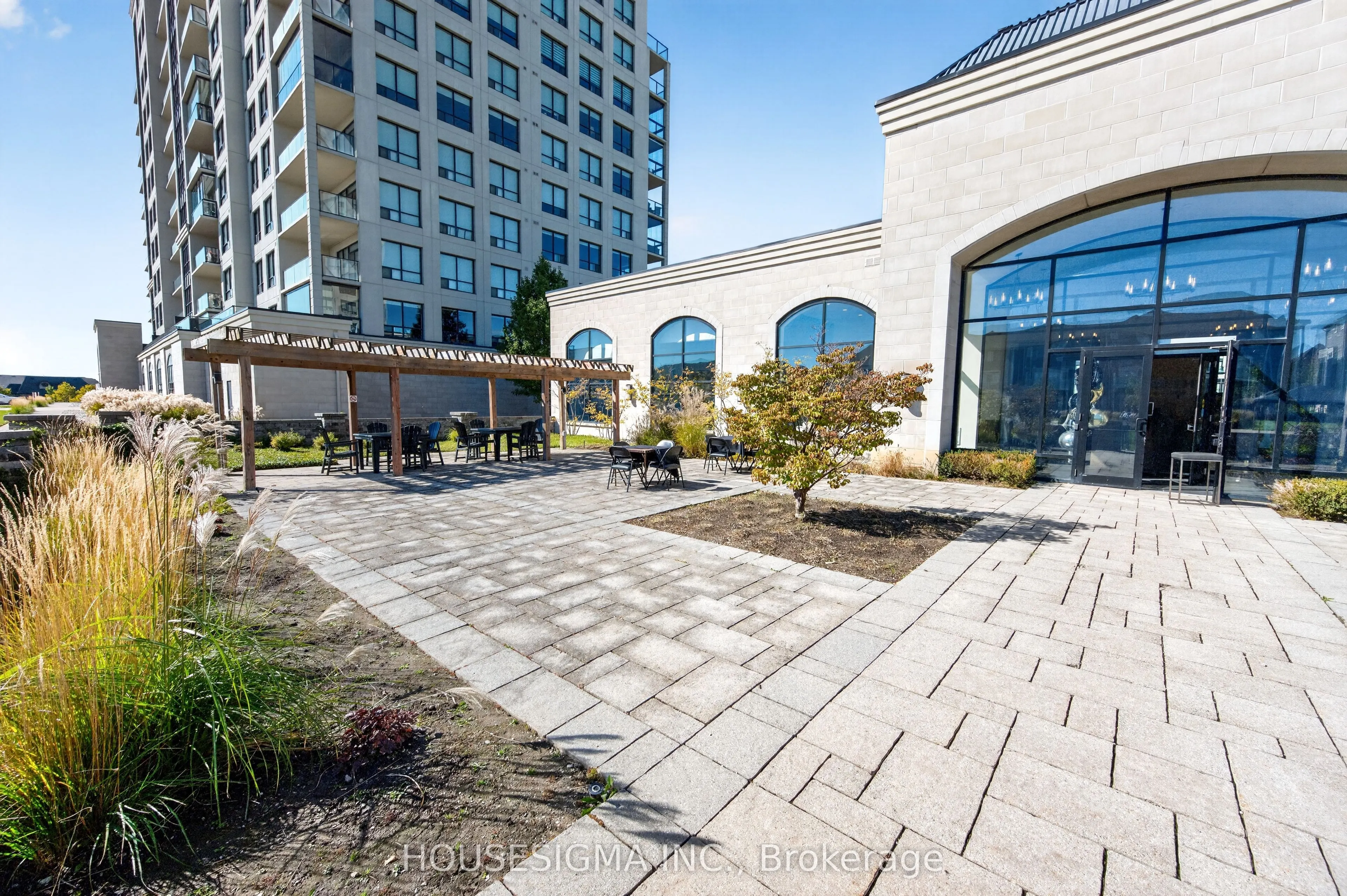 240 Villagewalk Boulevard #903