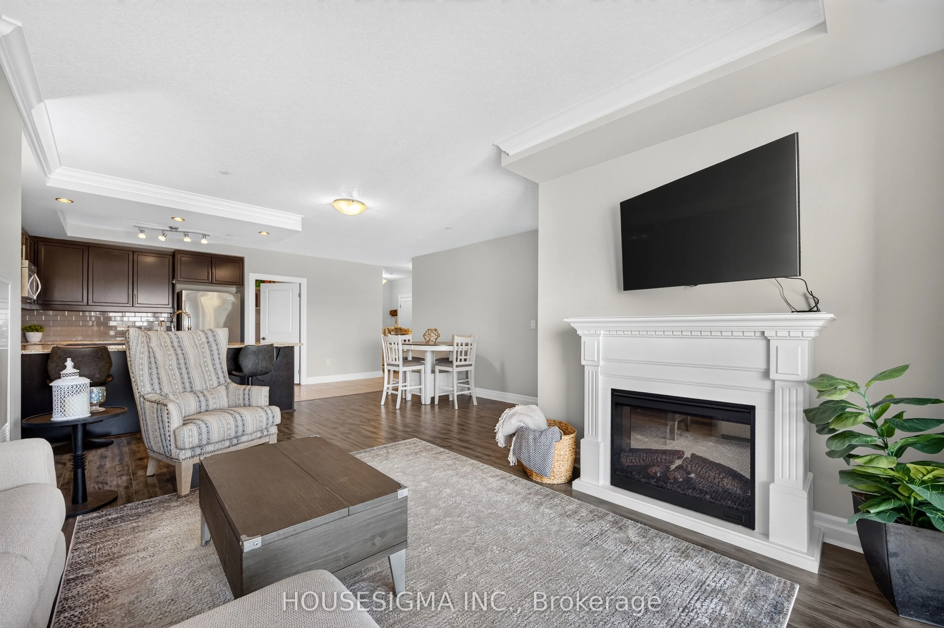 240 Villagewalk Boulevard #903